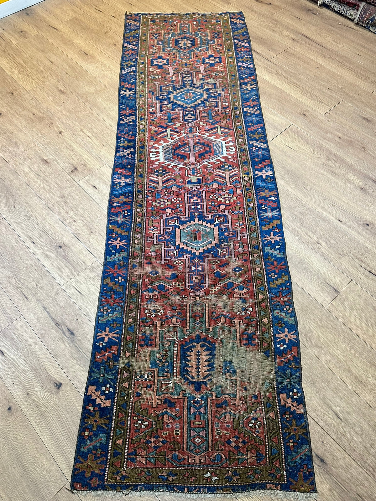 Antiker Orientteppich handgeknüpft Heriz Naturfarben 295x84 cm