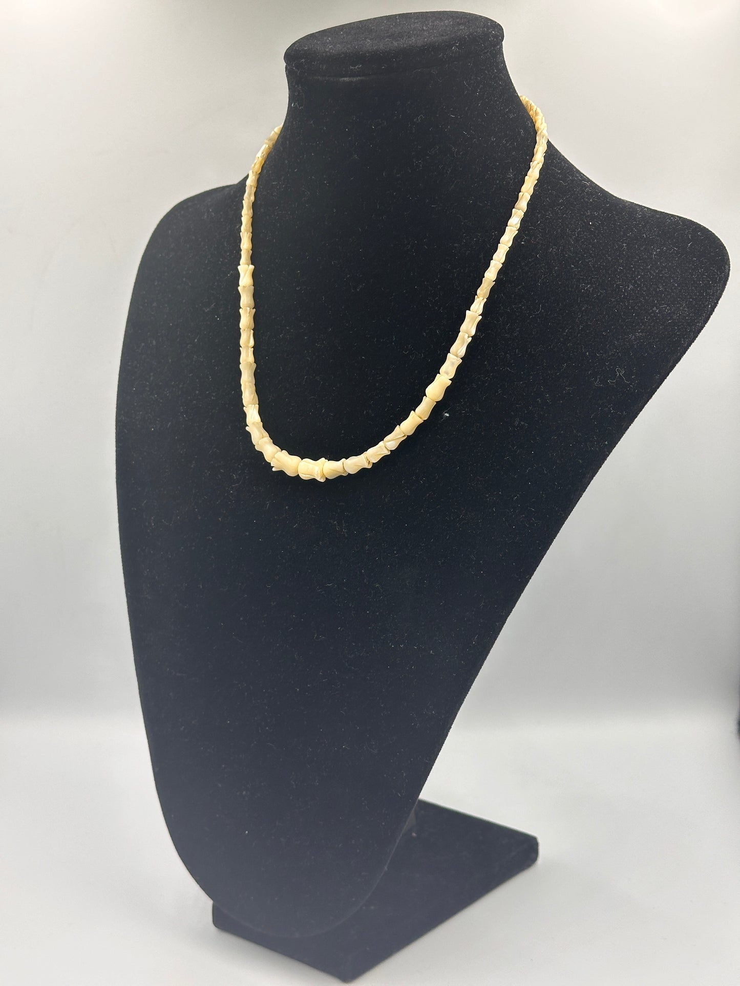 Vintage Afrika Halskette mit goldfarbenem Verschluss