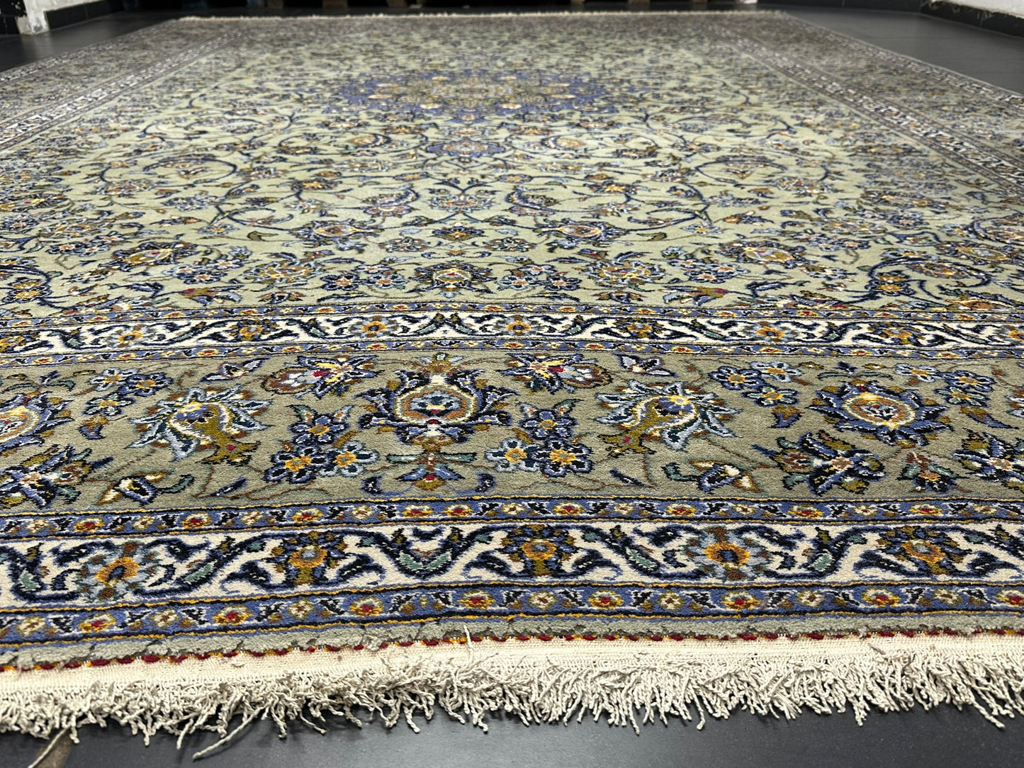 Orientteppich handgeknüpft Keshan Korkwolle signiert 430x313 cm