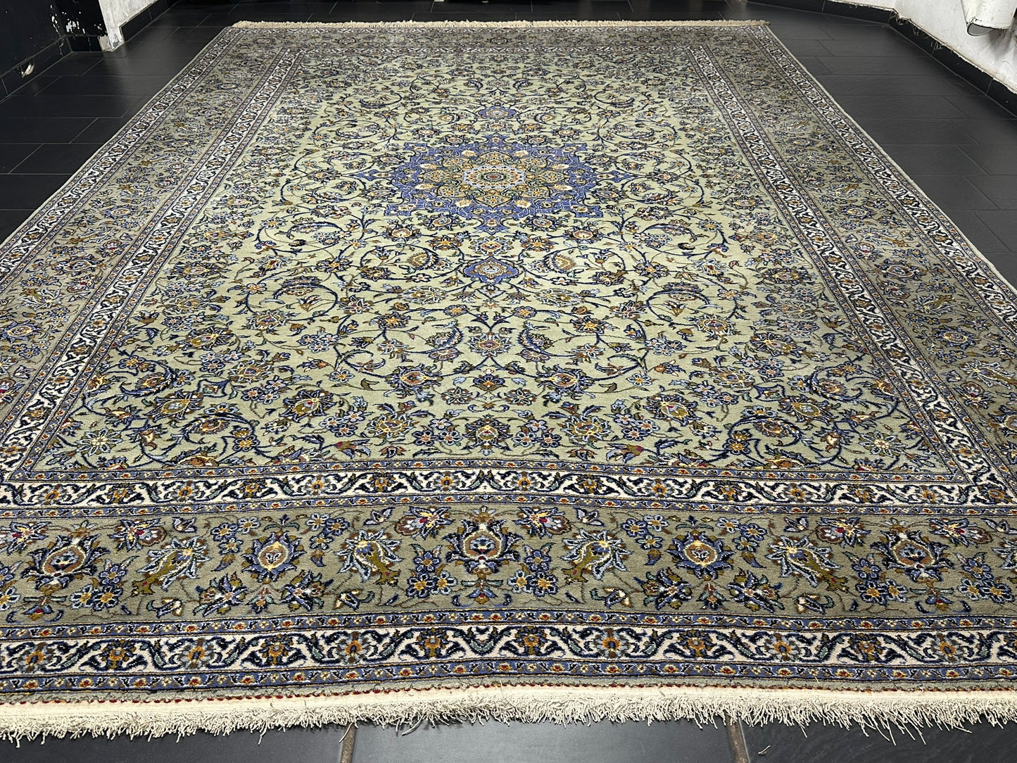 Orientteppich handgeknüpft Keshan Korkwolle signiert 430x313 cm