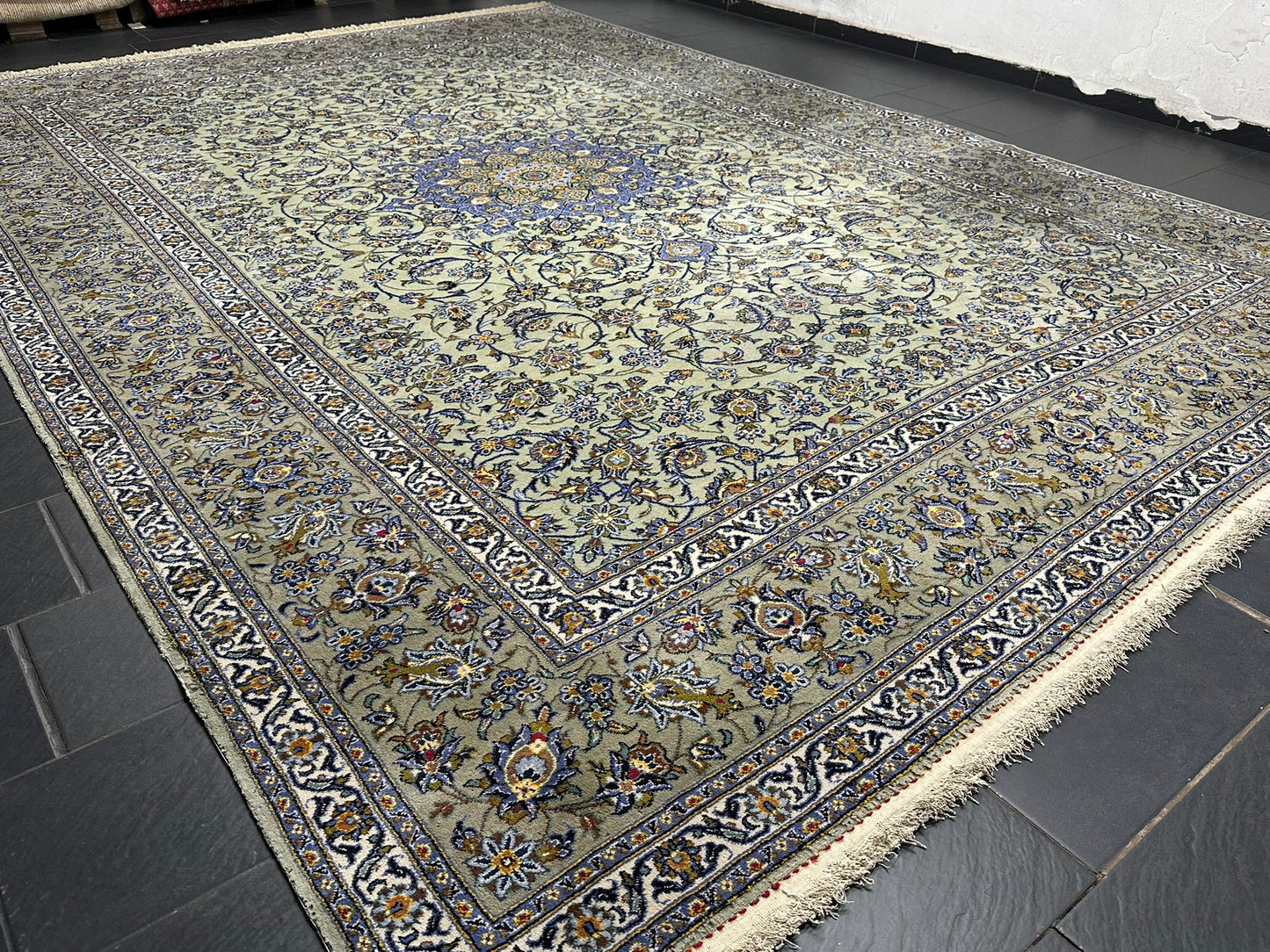 Orientteppich handgeknüpft Keshan Korkwolle signiert 430x313 cm