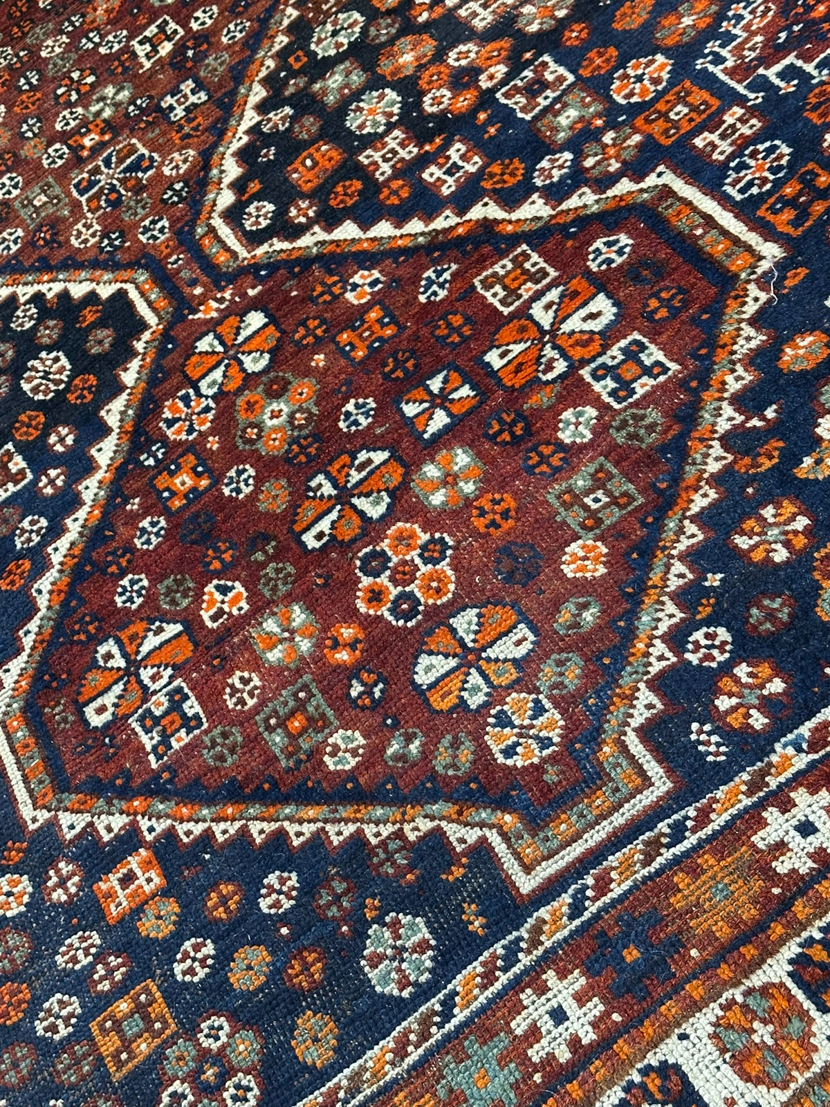 Antiker Orientteppich handgeknüpft  Gaschgai naturfarben 256x160 cm