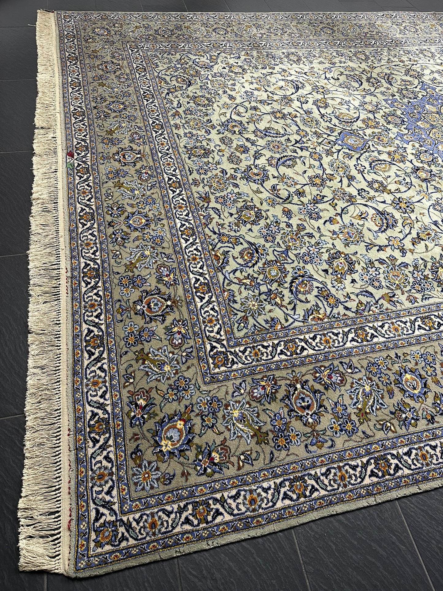 Orientteppich handgeknüpft Keshan Korkwolle signiert 430x313 cm