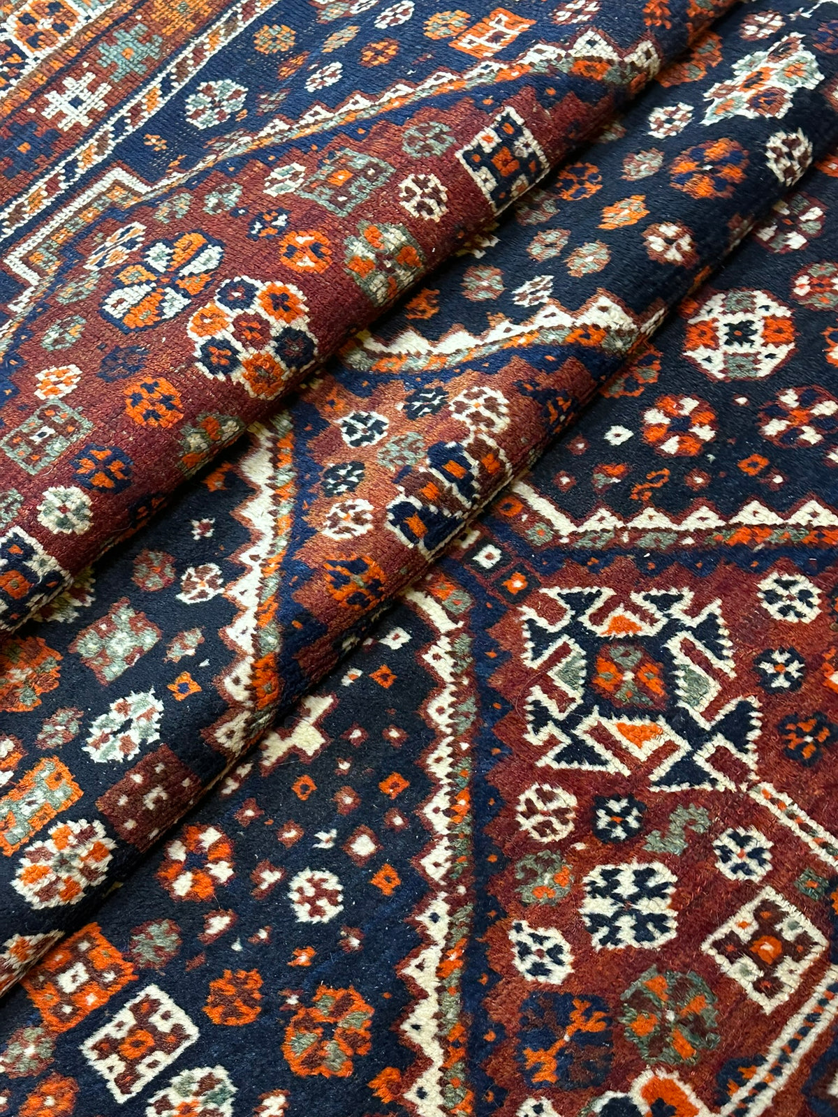Antiker Orientteppich handgeknüpft  Gaschgai naturfarben 256x160 cm