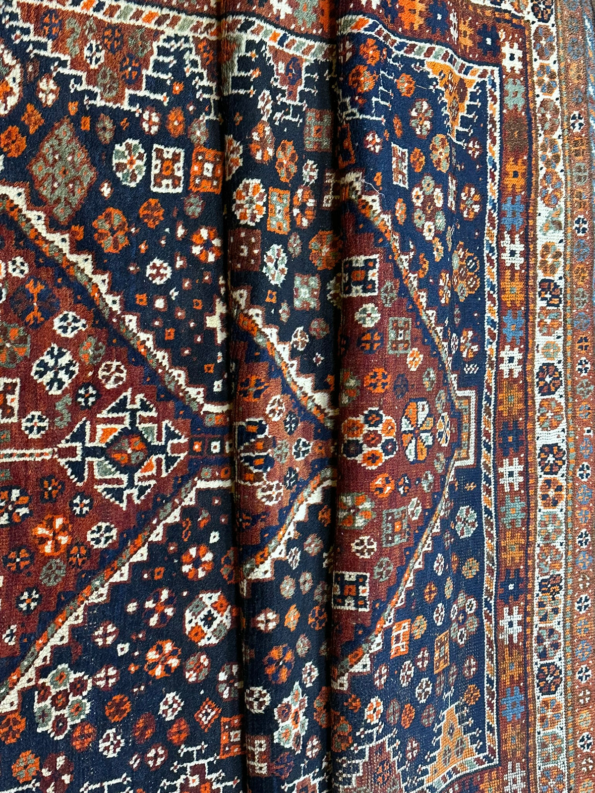 Antiker Orientteppich handgeknüpft  Gaschgai naturfarben 256x160 cm
