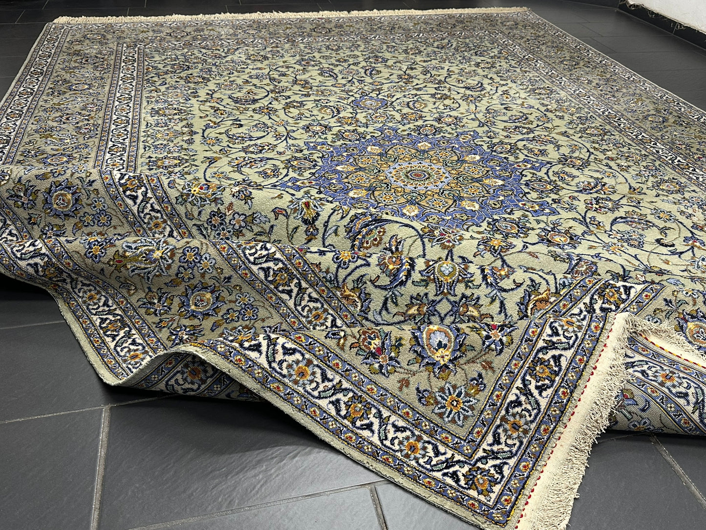 Orientteppich handgeknüpft Keshan Korkwolle signiert 430x313 cm
