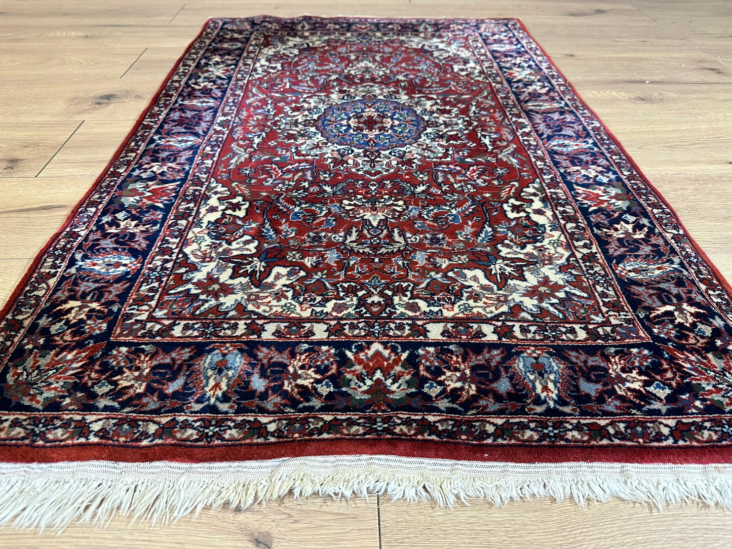 Orientteppich handgeknüpft China Isfahan korkwolle Design 128x80 cm