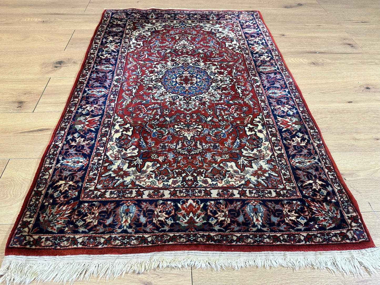 Orientteppich handgeknüpft China Isfahan korkwolle Design 128x80 cm