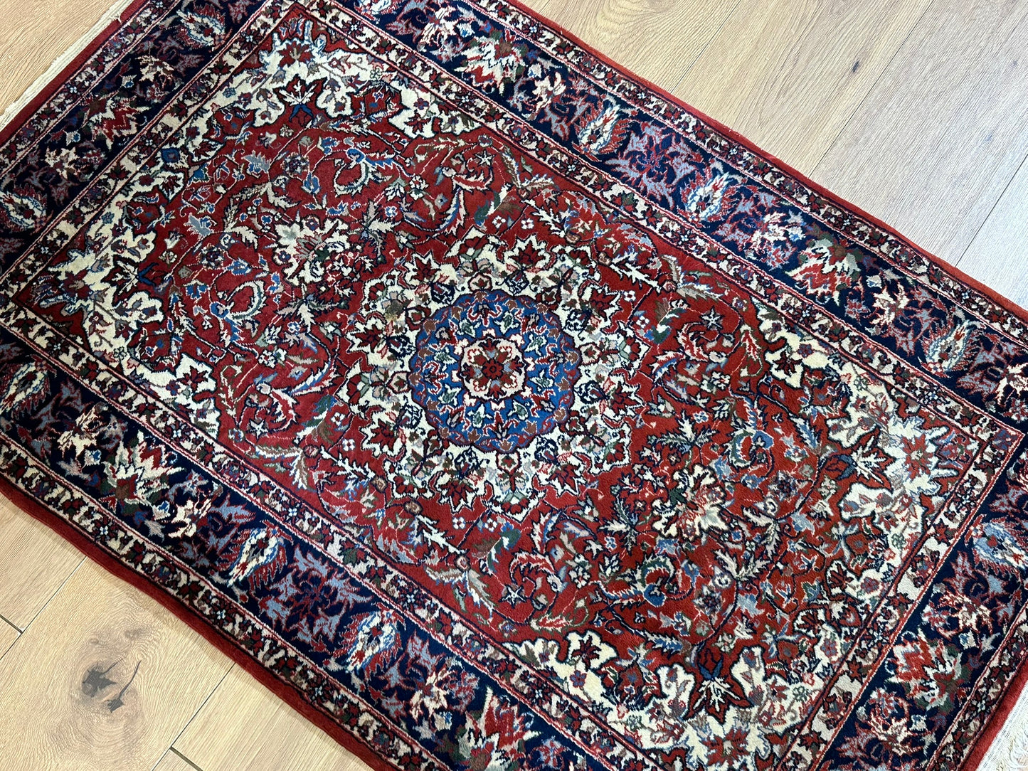 Orientteppich handgeknüpft China Isfahan korkwolle Design 128x80 cm