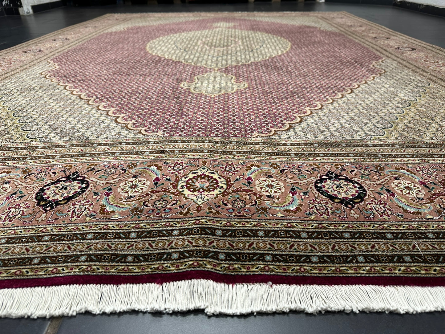 Handgeknüpfter Täbriz Teppich 350x250 cm – Mahi Muster mit Seide