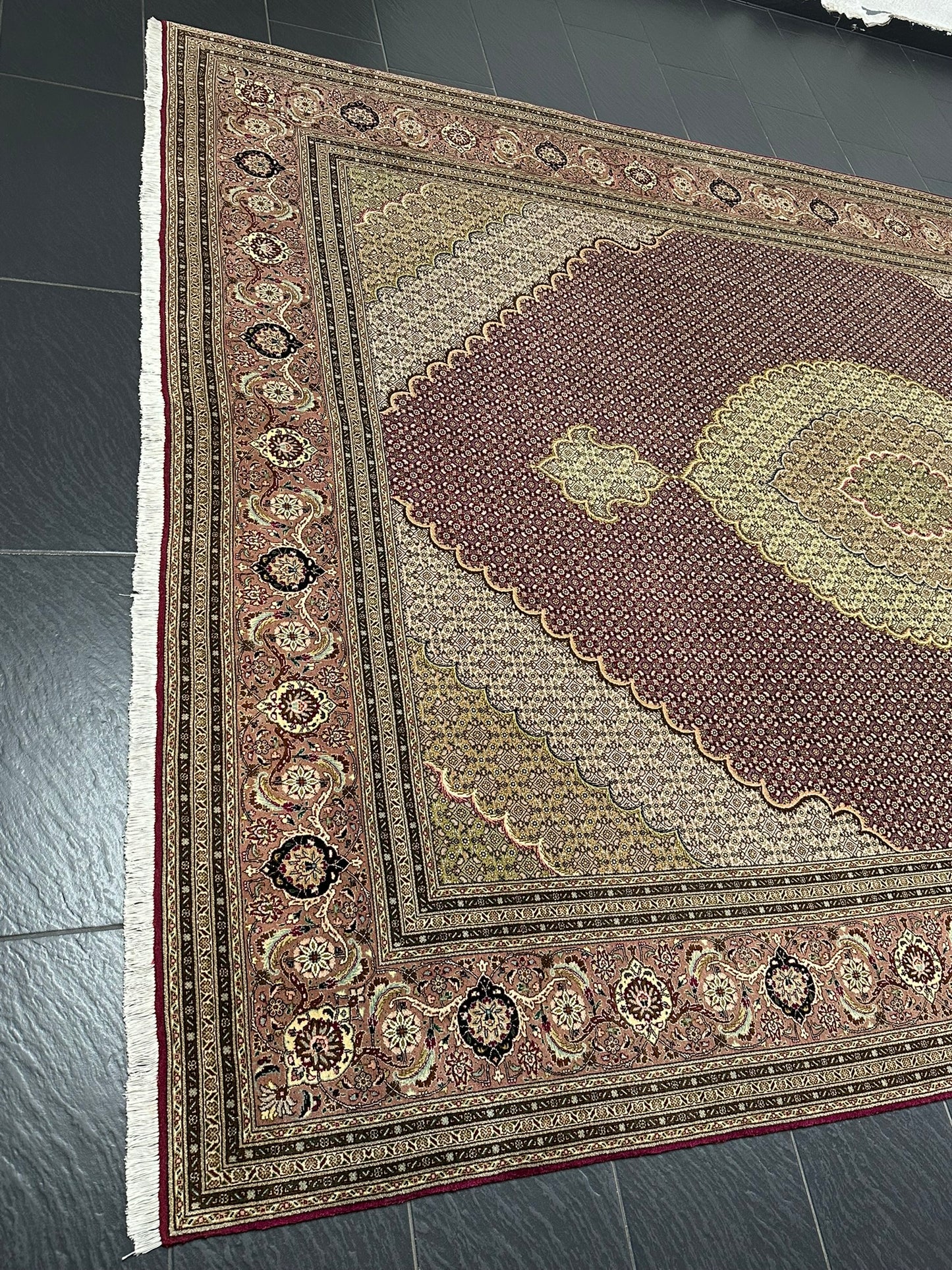 Handgeknüpfter Täbriz Teppich 350x250 cm – Mahi Muster mit Seide