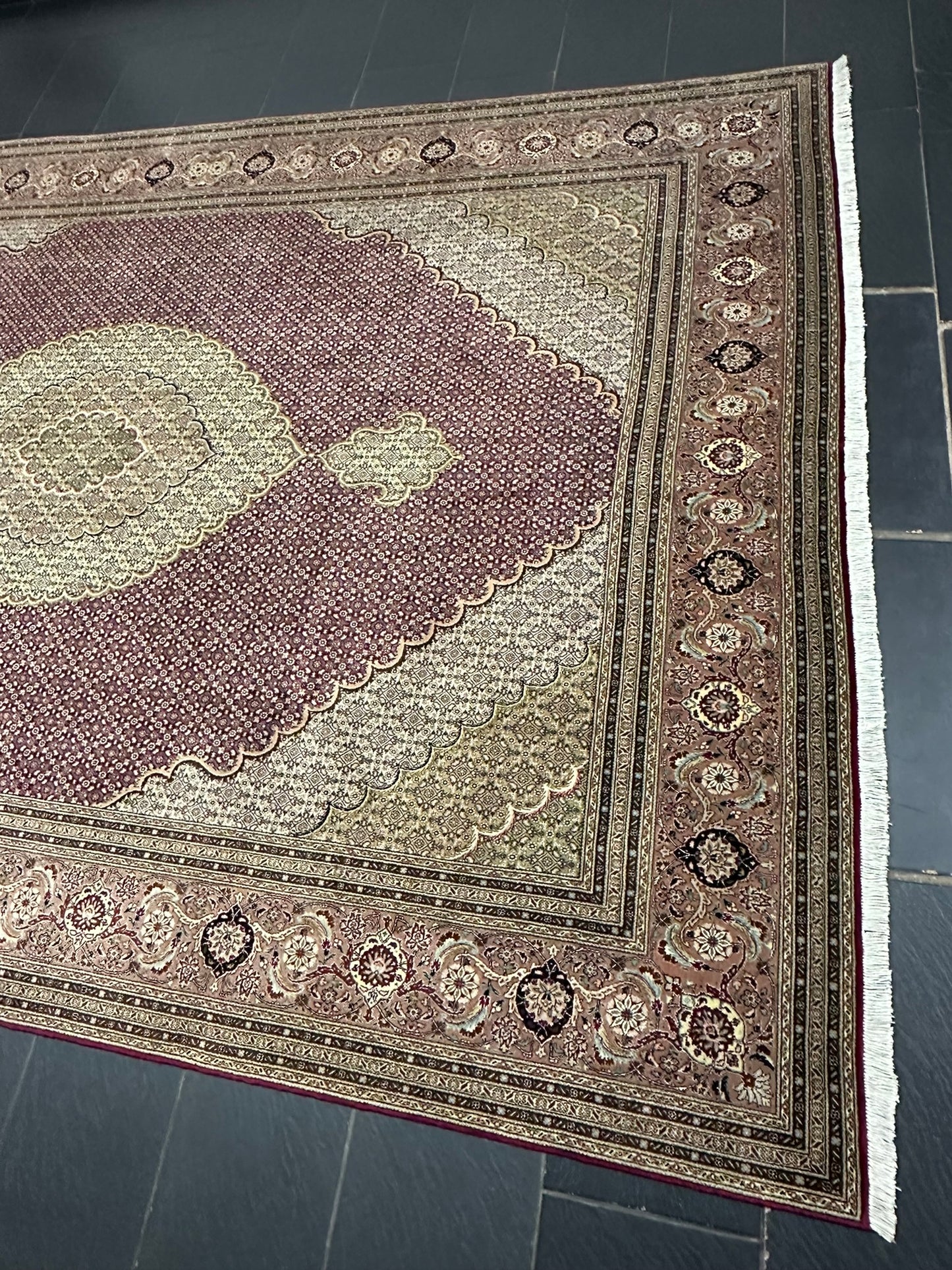 Handgeknüpfter Täbriz Teppich 350x250 cm – Mahi Muster mit Seide