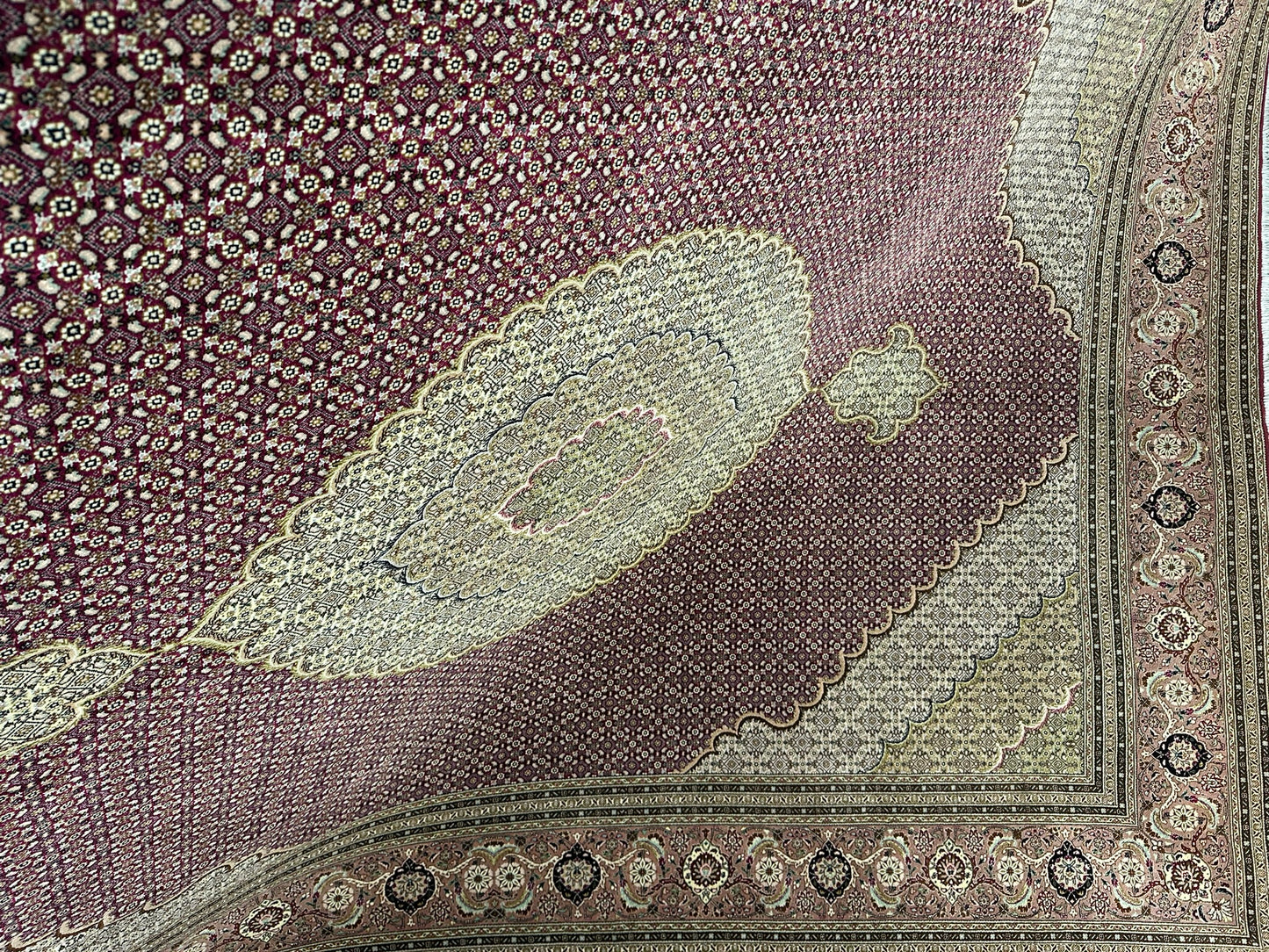 Handgeknüpfter Täbriz Teppich 350x250 cm – Mahi Muster mit Seide