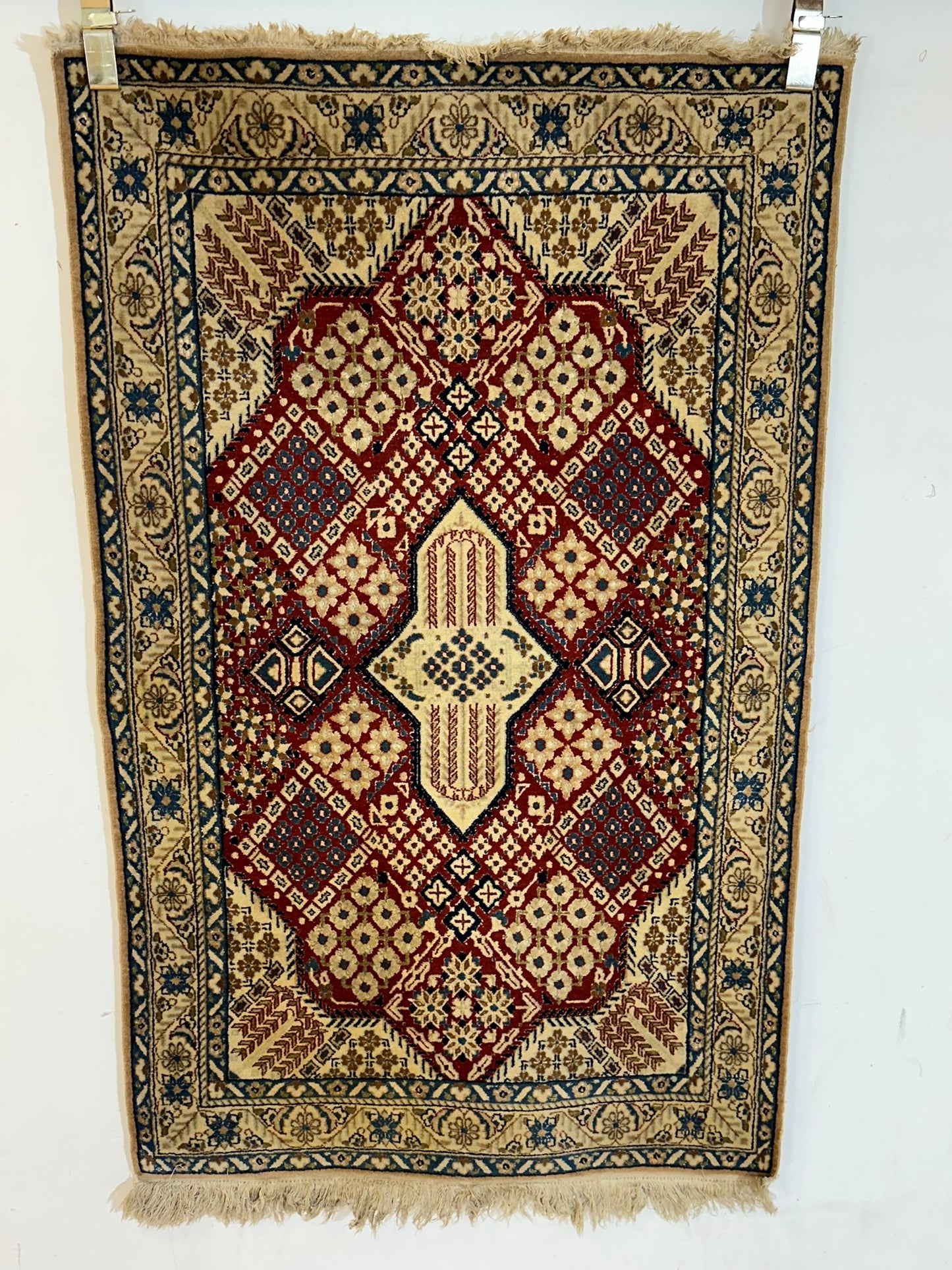 Orientteppich handgeknüpft Nain Korkwolle mit Seide 135x83 cm