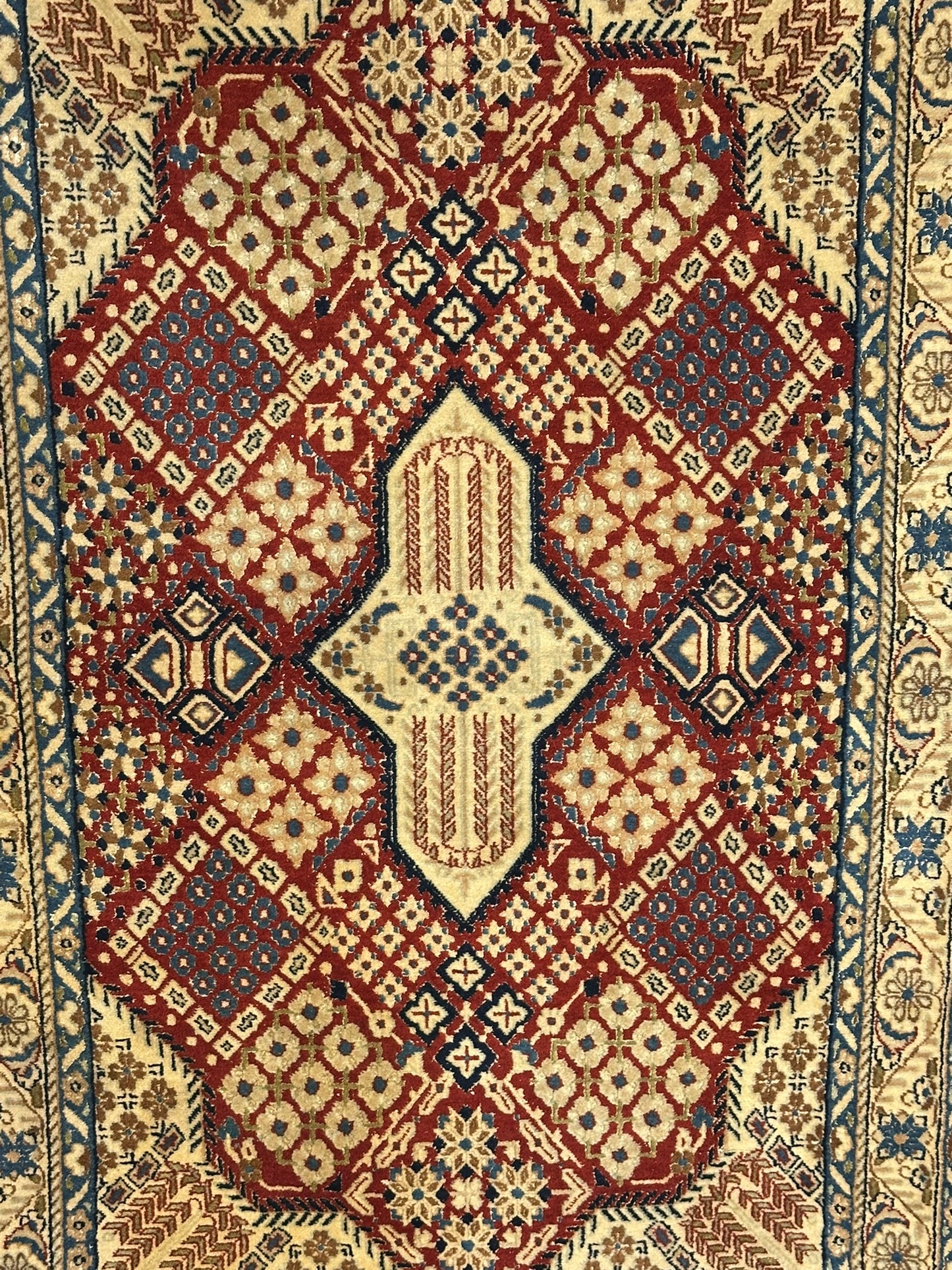Orientteppich handgeknüpft Nain Korkwolle mit Seide 135x83 cm