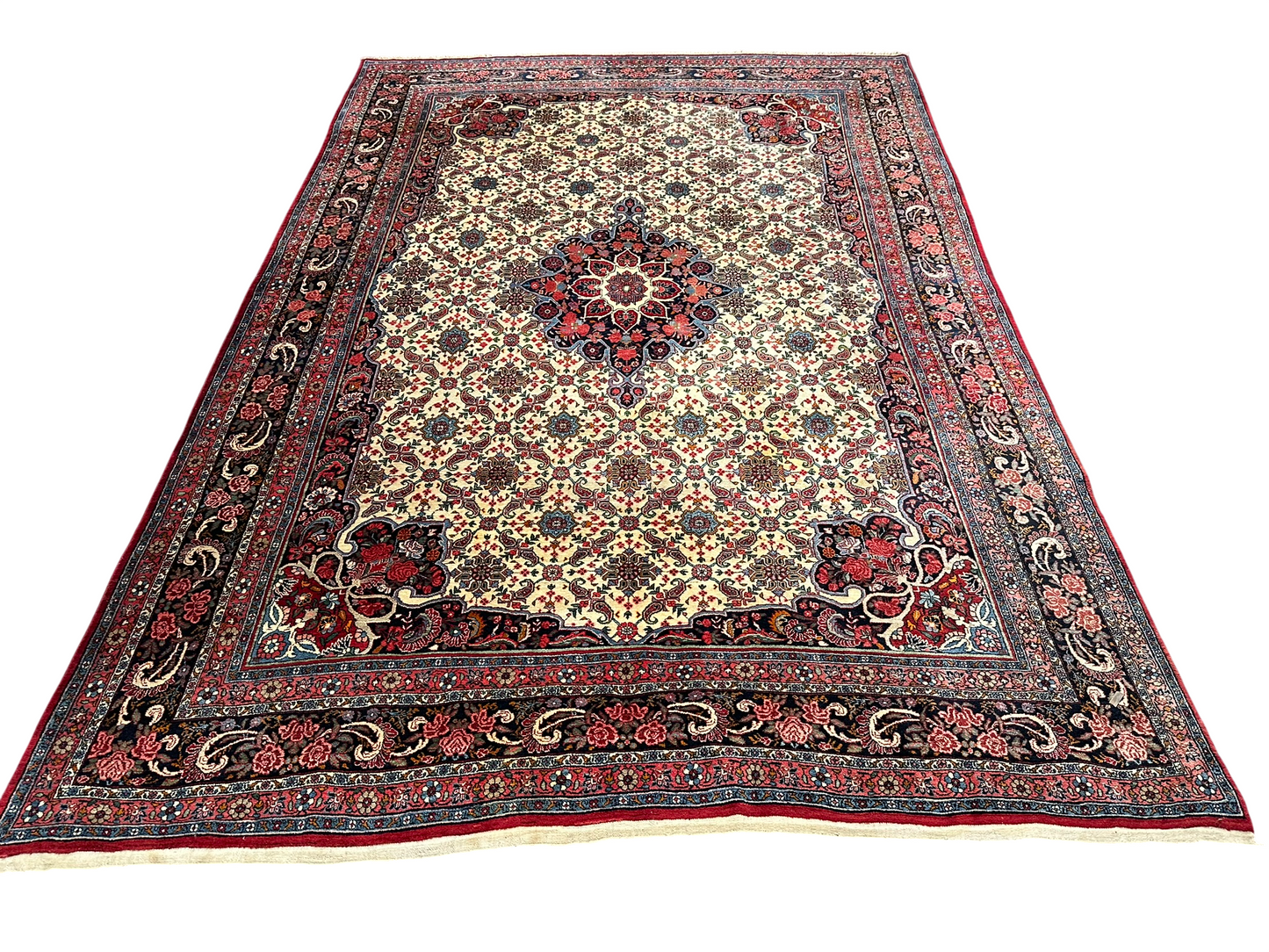 Handgeknüpfter Bidjar Teppich 383x265 cm – Rosenmuster Wolle