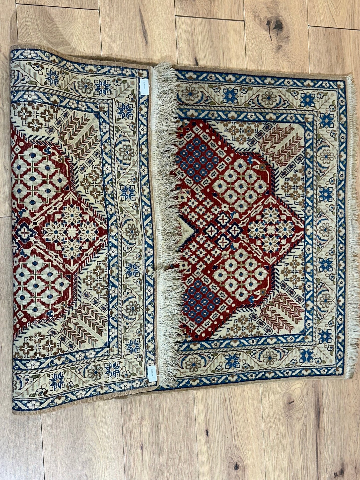 Orientteppich handgeknüpft Nain Korkwolle mit Seide 135x83 cm