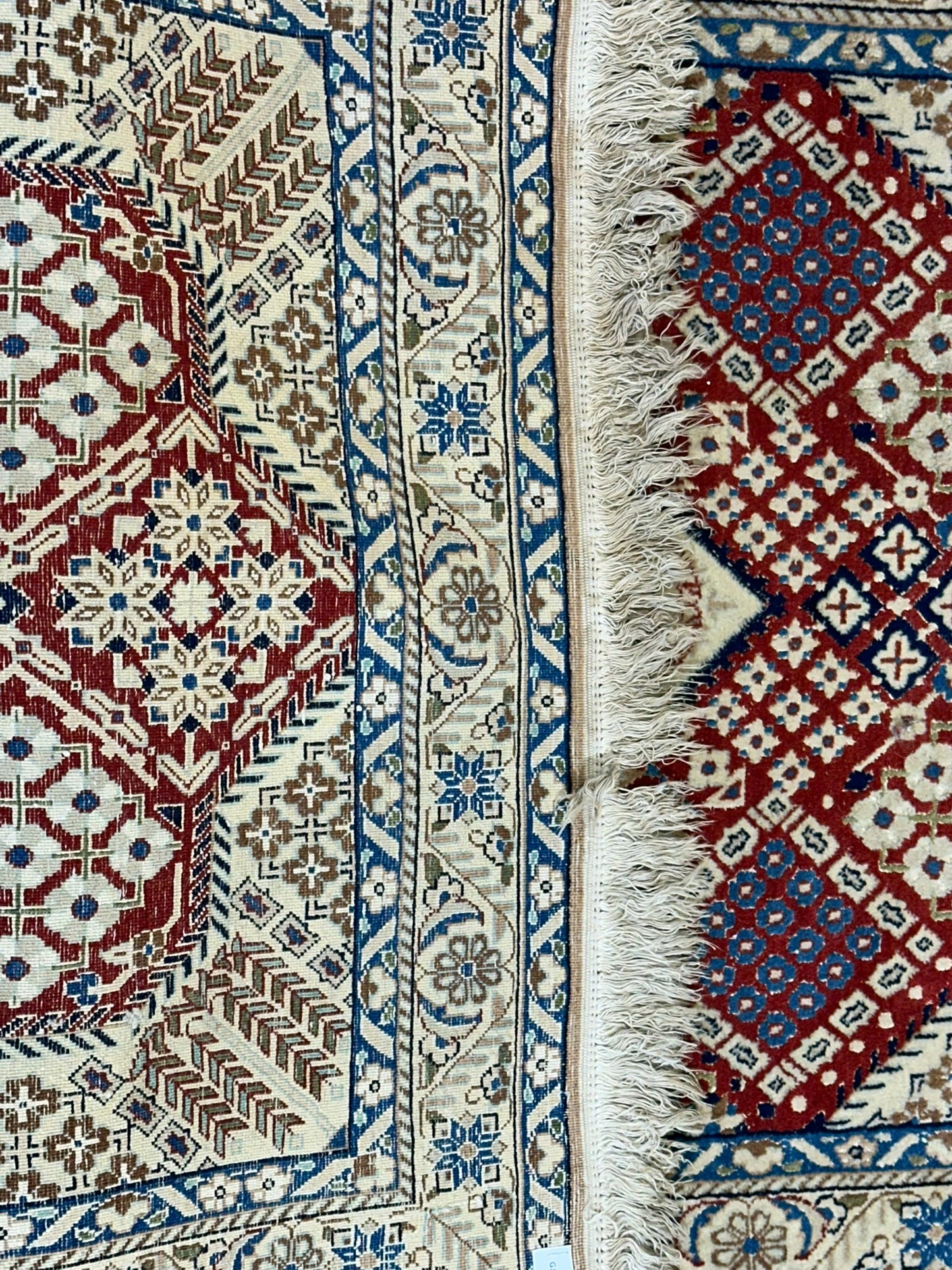 Orientteppich handgeknüpft Nain Korkwolle mit Seide 135x83 cm