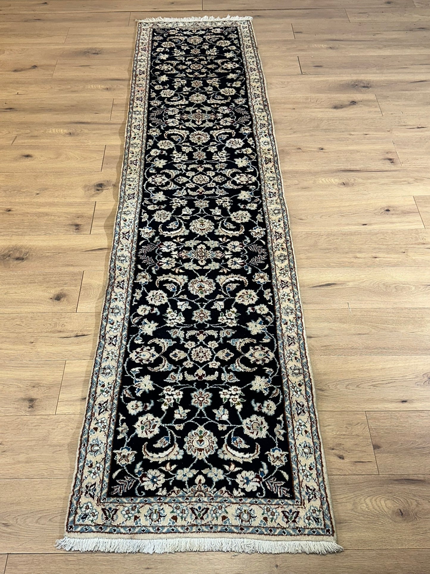 Orientteppich handgeknüpft Nain Korkwolle mit Seide Läufer 296x68 cm