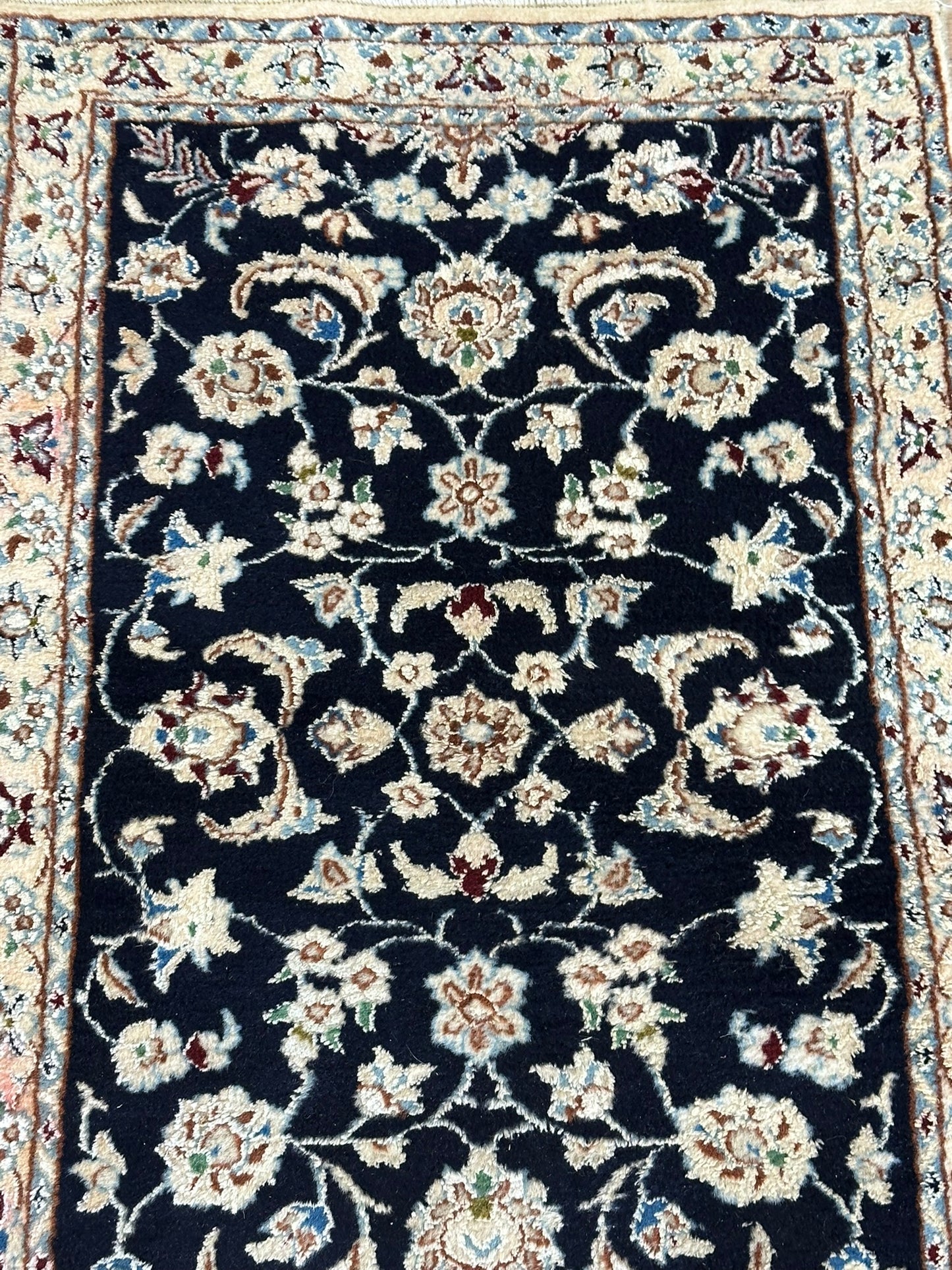 Orientteppich handgeknüpft Nain Korkwolle mit Seide Läufer 296x68 cm