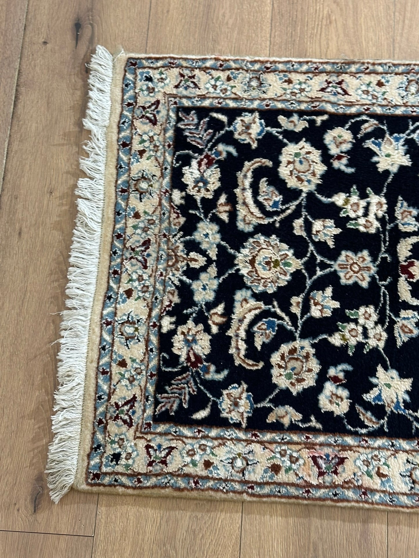 Orientteppich handgeknüpft Nain Korkwolle mit Seide Läufer 296x68 cm