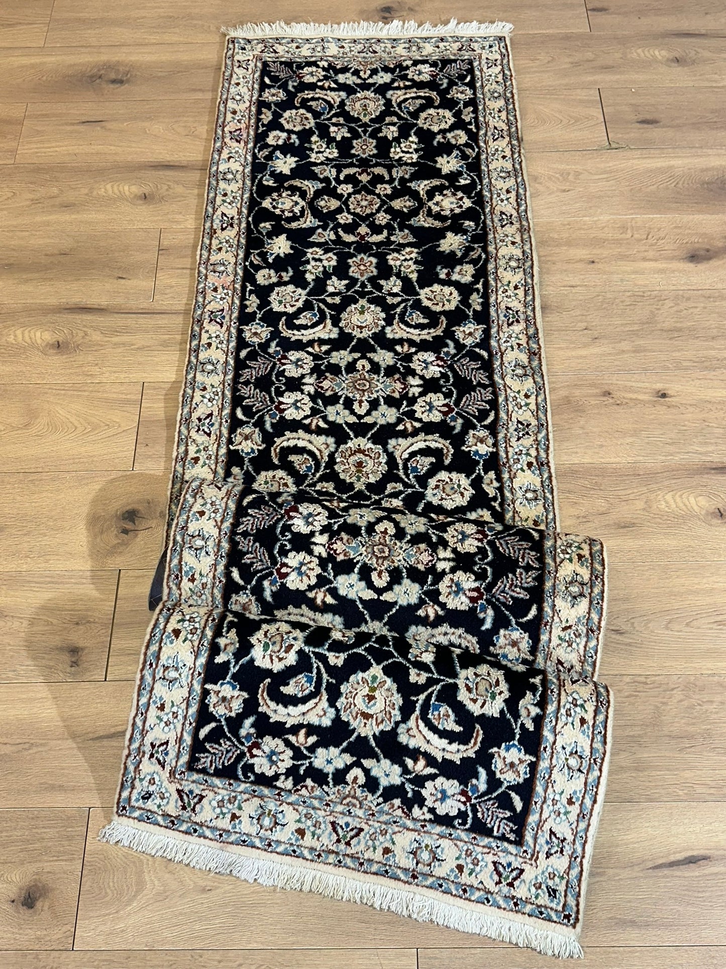 Orientteppich handgeknüpft Nain Korkwolle mit Seide Läufer 296x68 cm