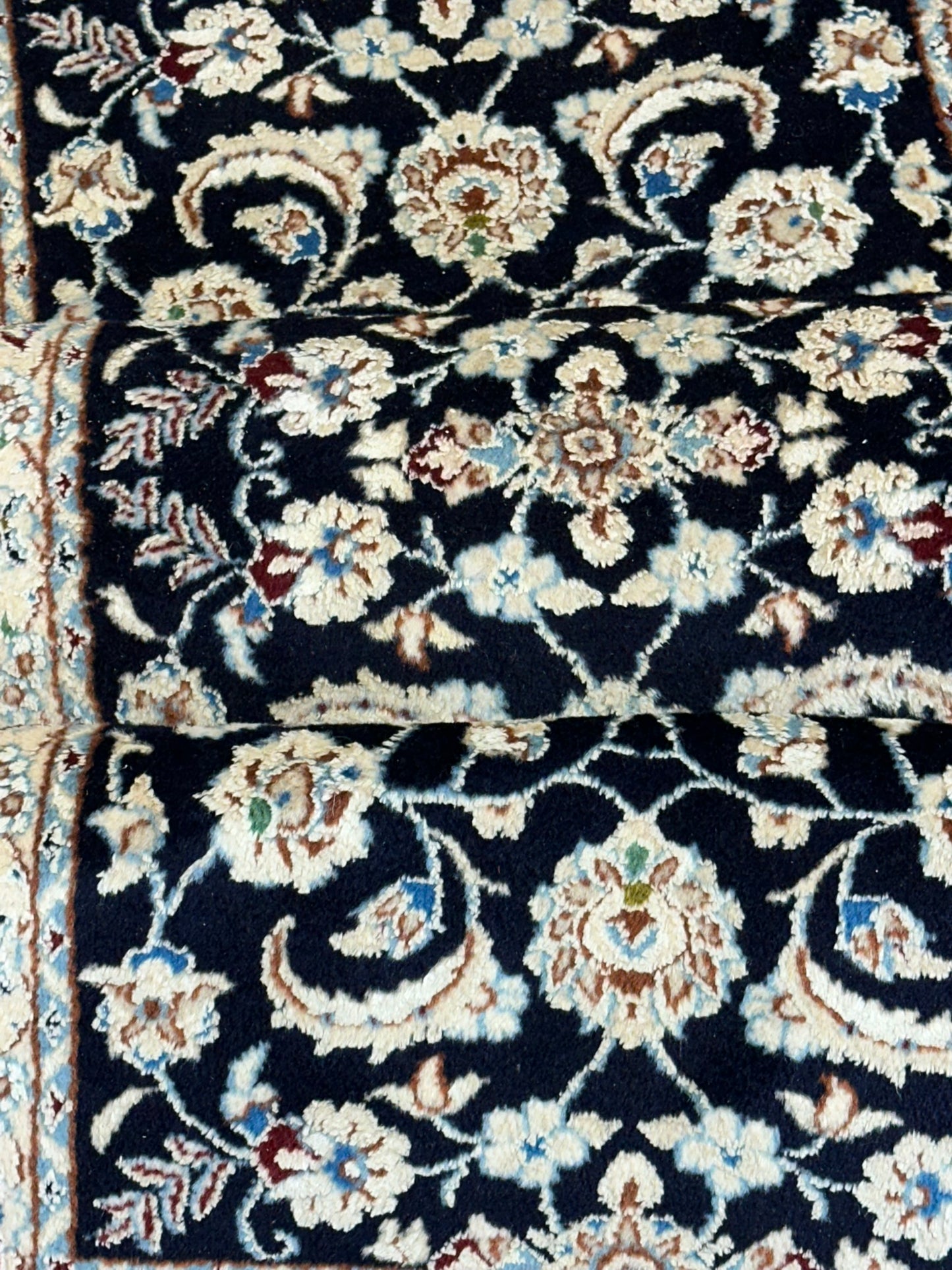 Orientteppich handgeknüpft Nain Korkwolle mit Seide Läufer 296x68 cm