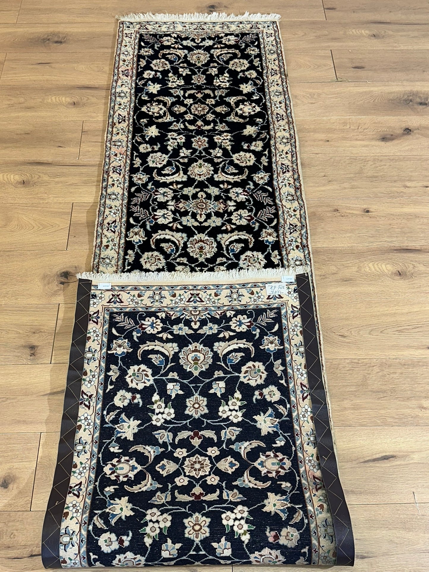 Orientteppich handgeknüpft Nain Korkwolle mit Seide Läufer 296x68 cm