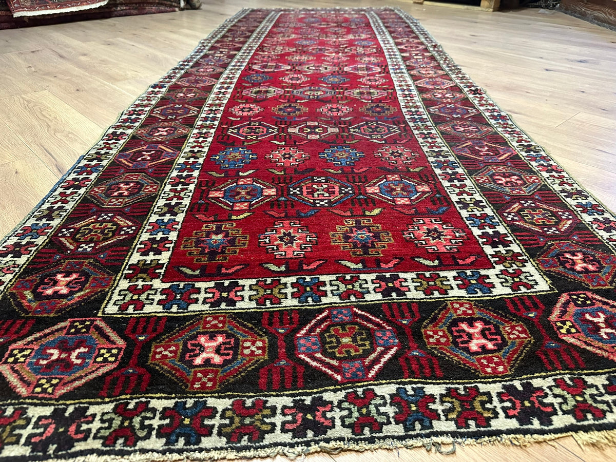 Orientteppich handgeknüpft antiker Kazak naturfarben 333x117 cm