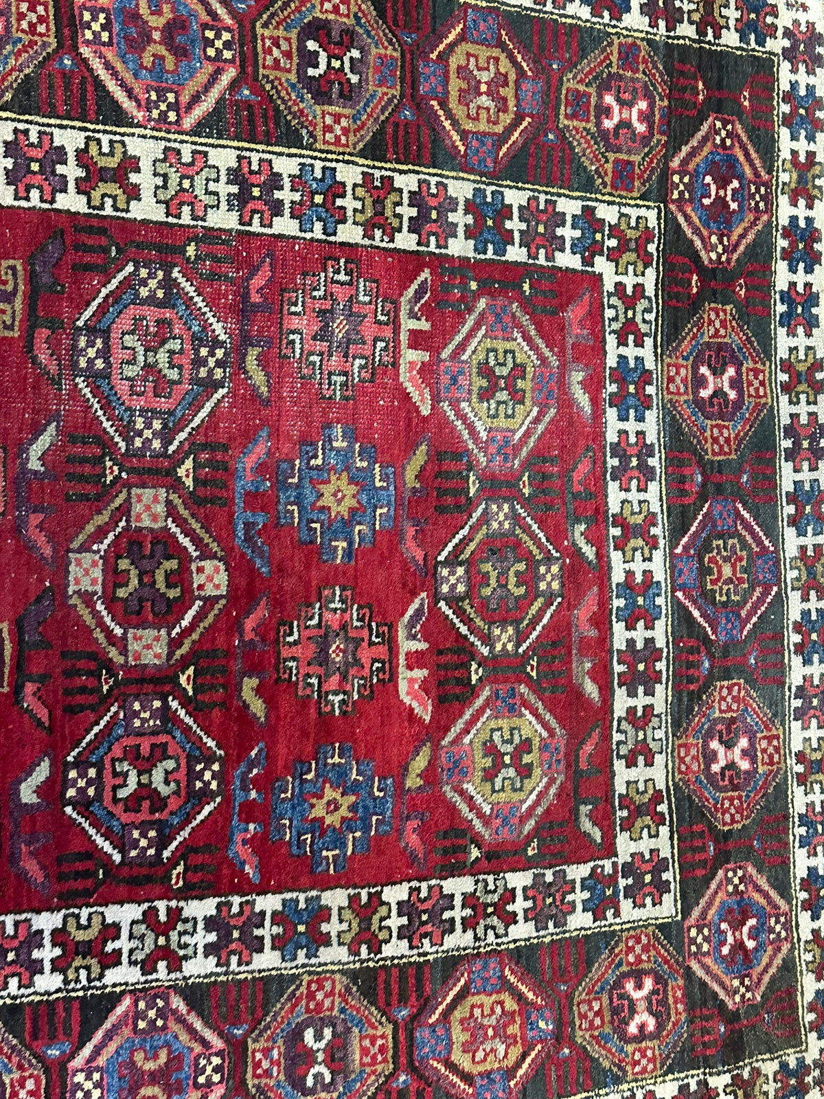 Orientteppich handgeknüpft antiker Kazak naturfarben 333x117 cm