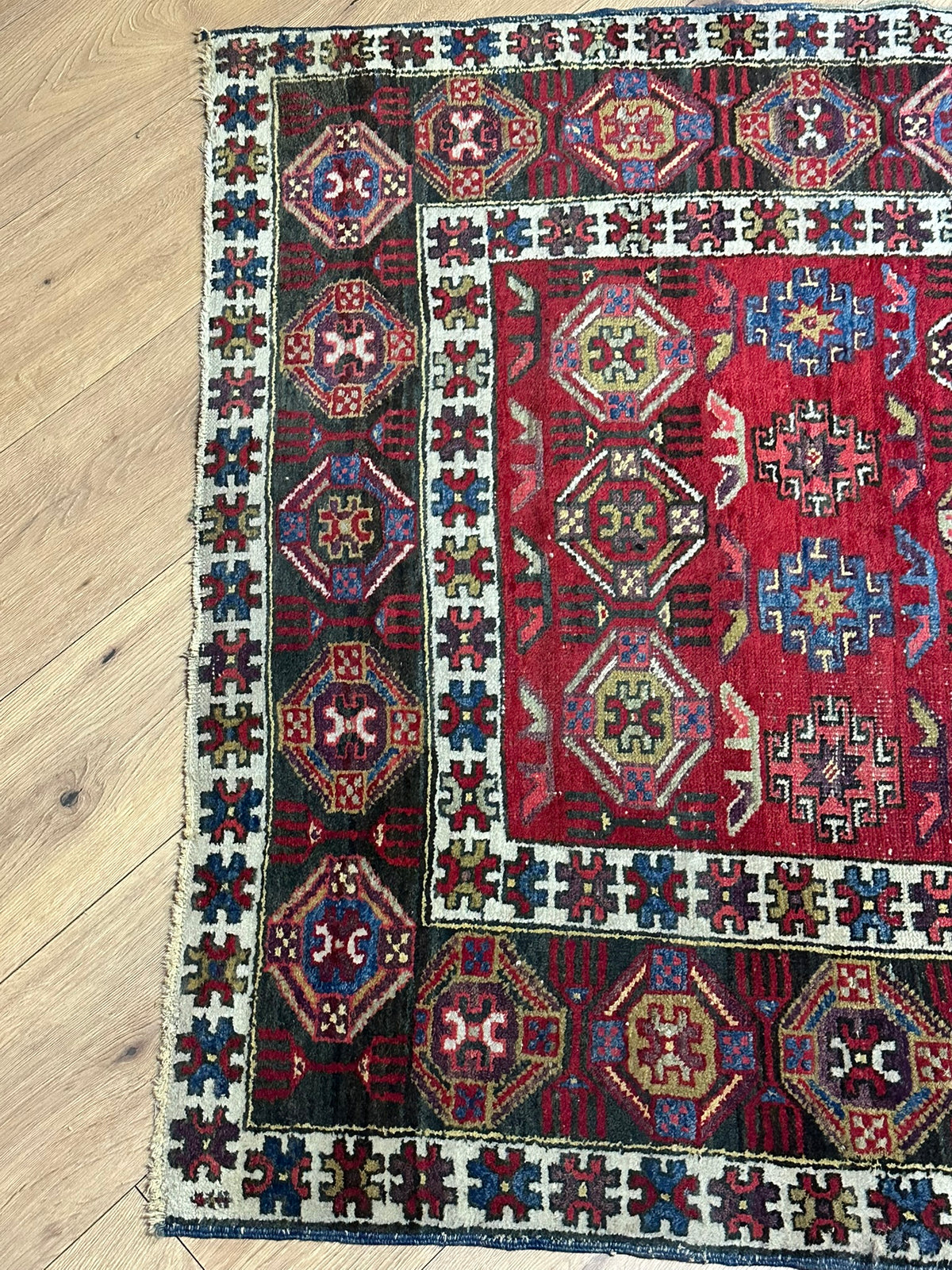 Orientteppich handgeknüpft antiker Kazak naturfarben 333x117 cm