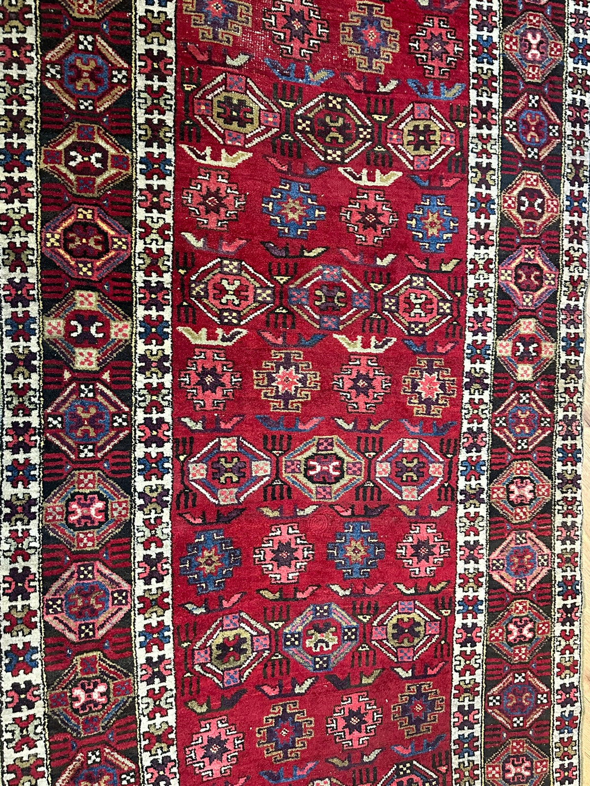 Orientteppich handgeknüpft antiker Kazak naturfarben 333x117 cm