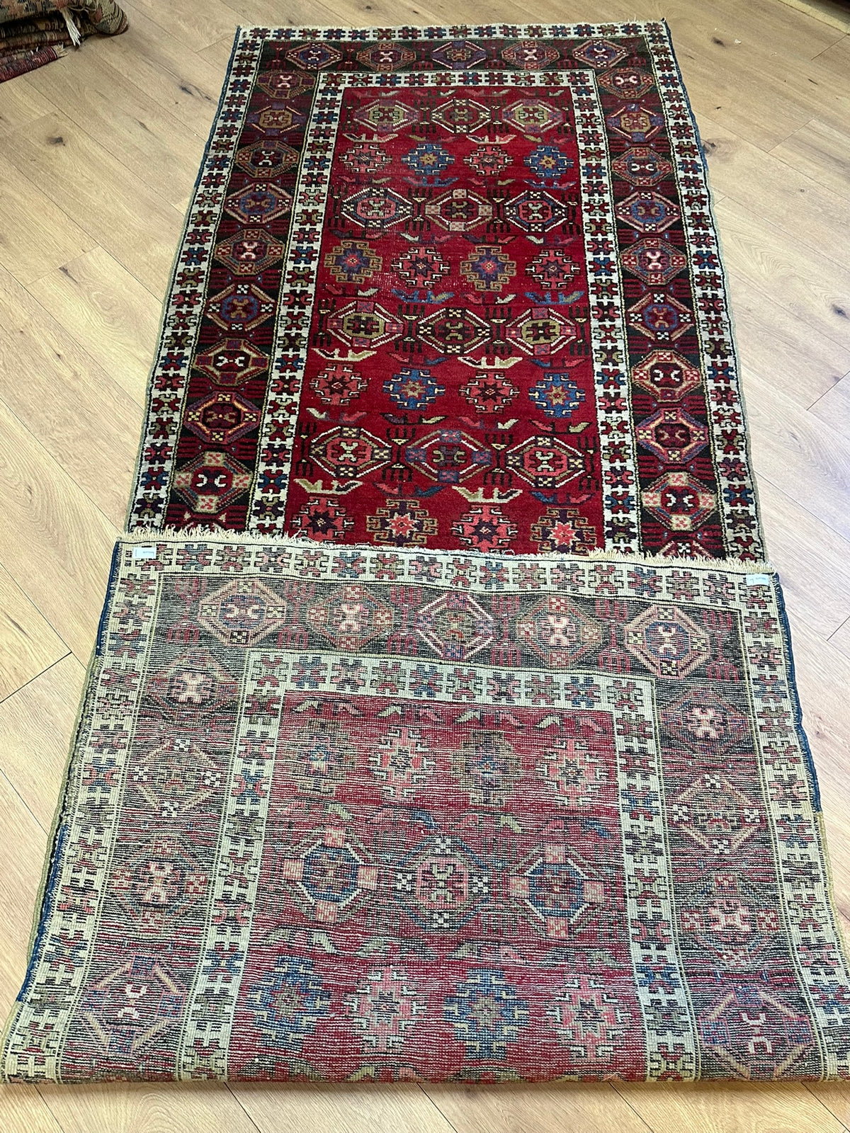Orientteppich handgeknüpft antiker Kazak naturfarben 333x117 cm