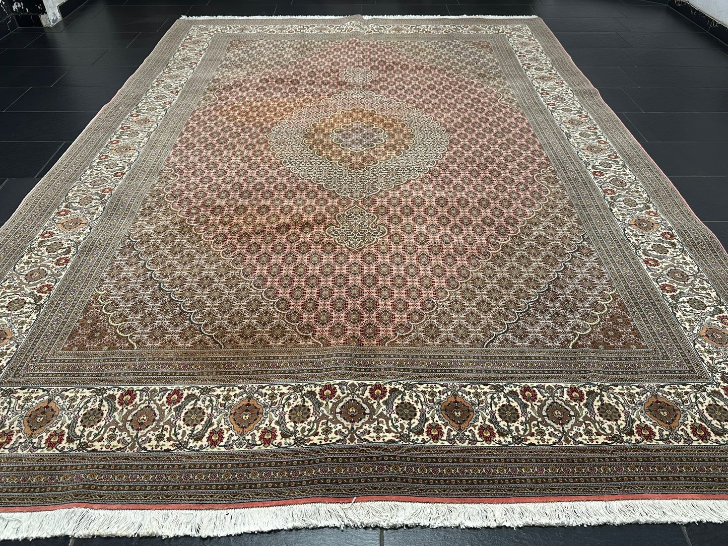 Handgeknüpfter Täbriz Mahi Teppich mit Seide 345x246 cm