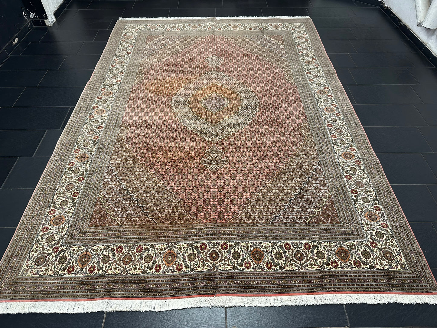 Handgeknüpfter Täbriz Mahi Teppich mit Seide 345x246 cm
