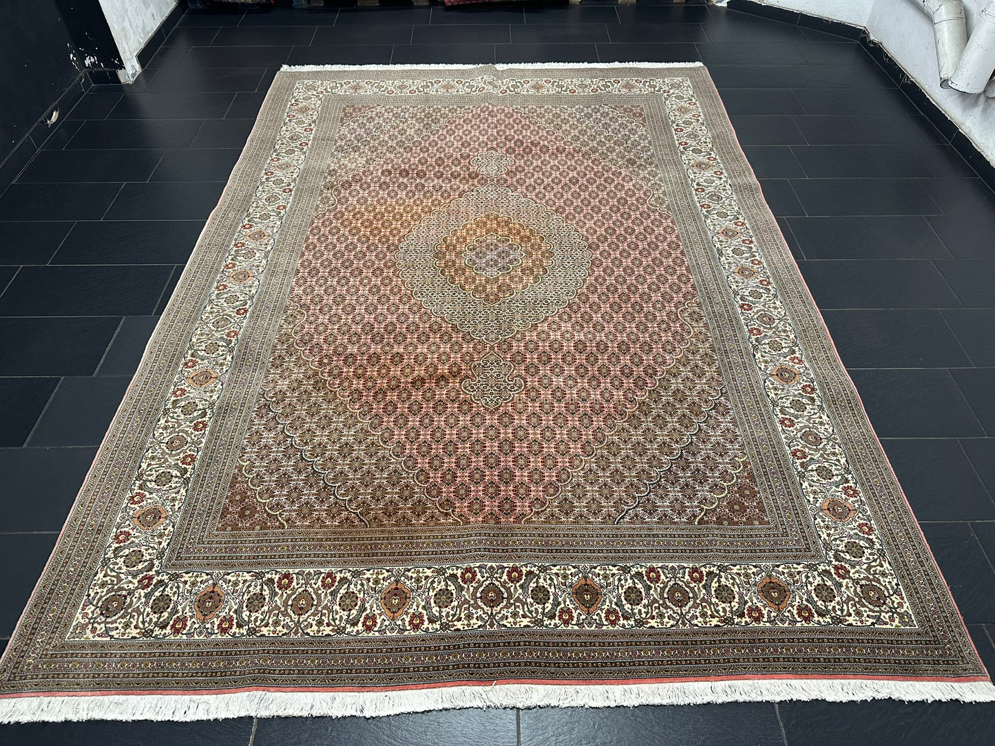 Handgeknüpfter Täbriz Mahi Teppich mit Seide 345x246 cm