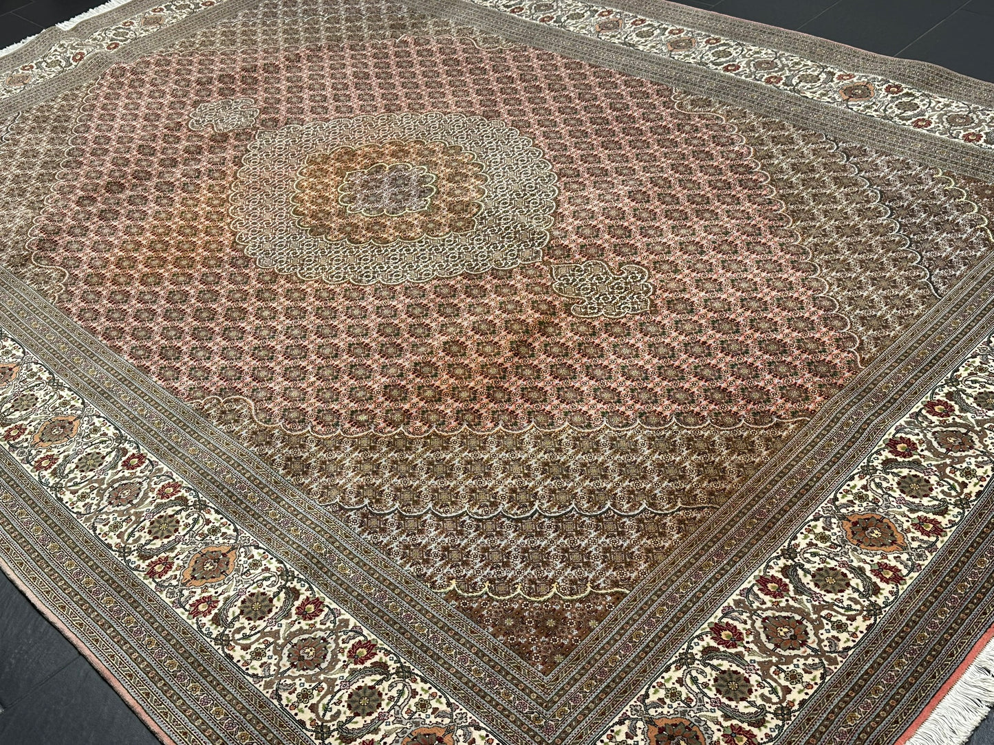 Handgeknüpfter Täbriz Mahi Teppich mit Seide 345x246 cm