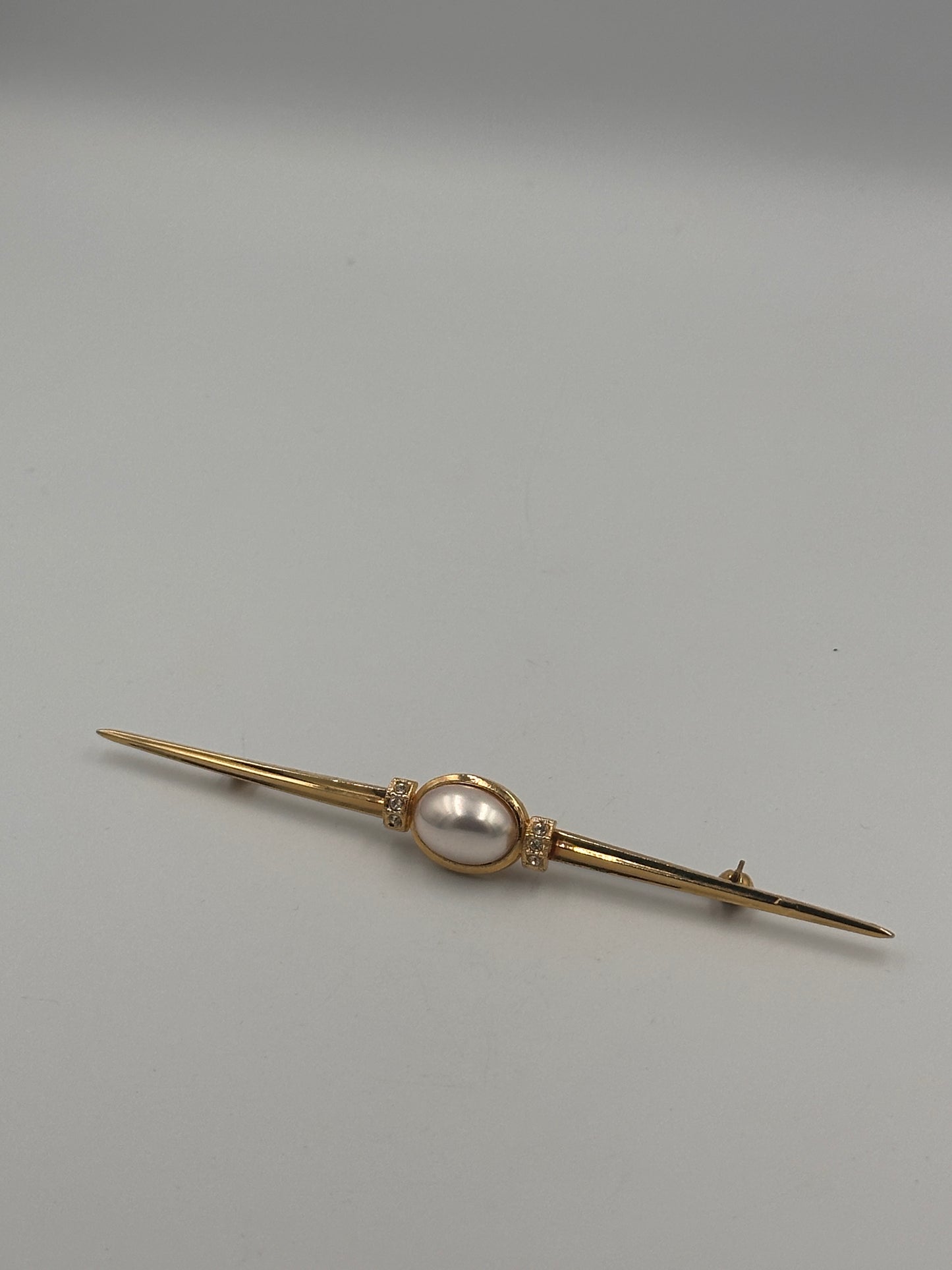 Vintage Vergoldete Brosche mit Zirkoniasteinen und Perle