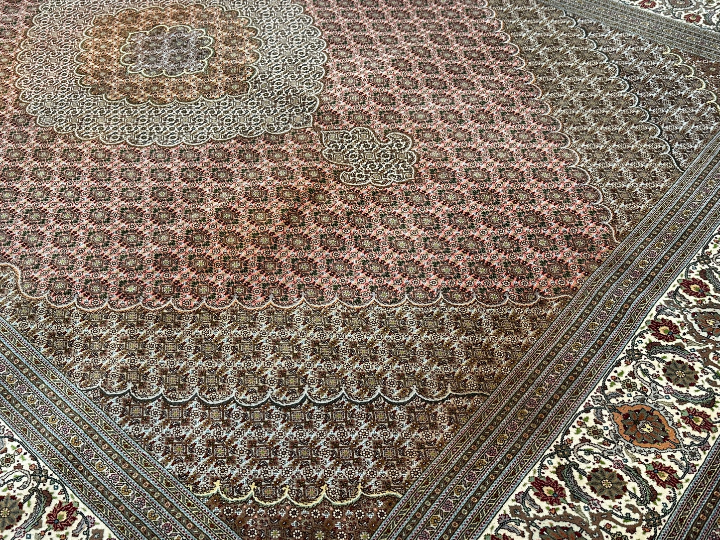 Handgeknüpfter Täbriz Mahi Teppich mit Seide 345x246 cm