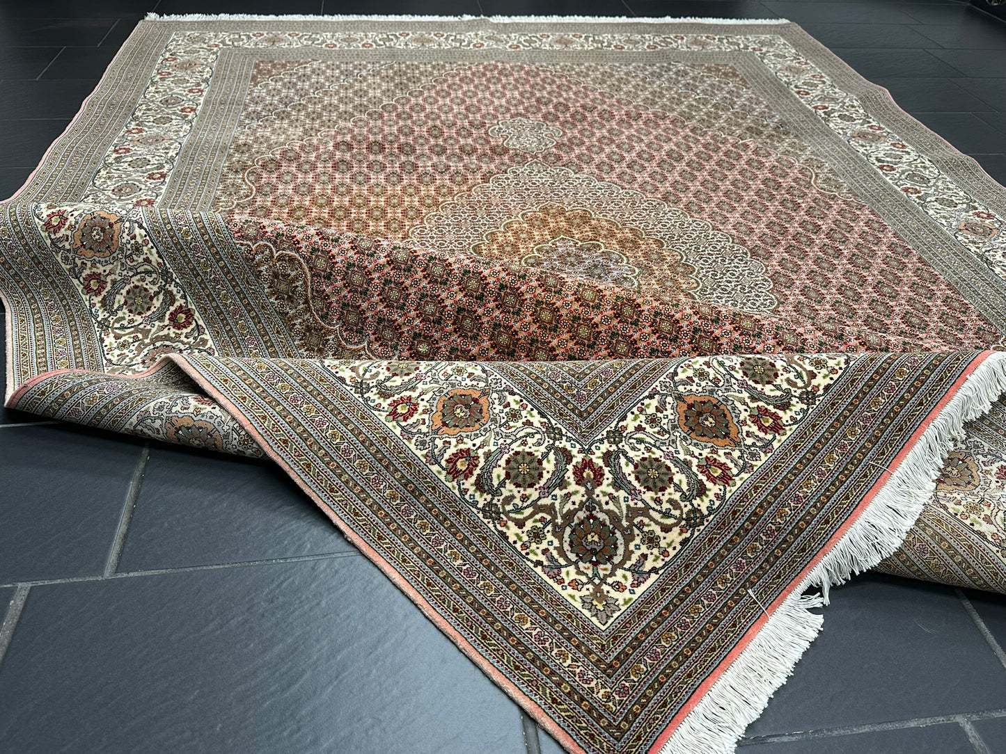 Handgeknüpfter Täbriz Mahi Teppich mit Seide 345x246 cm
