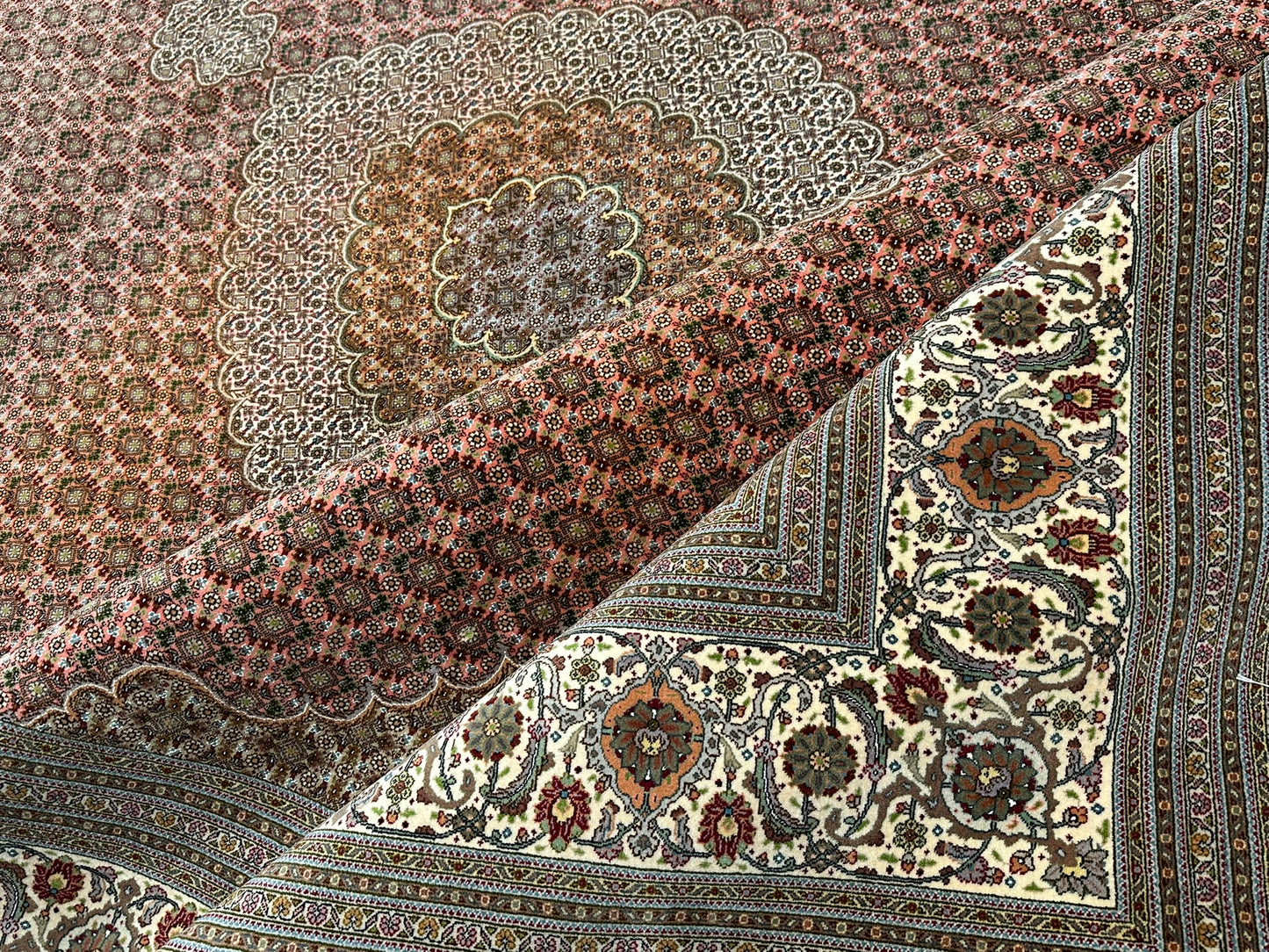 Handgeknüpfter Täbriz Mahi Teppich mit Seide 345x246 cm