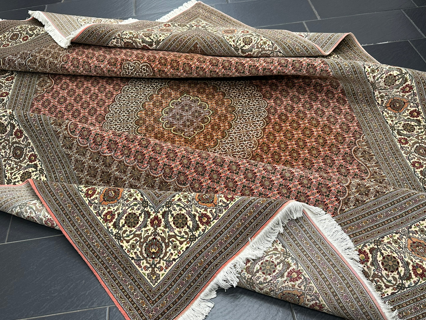 Handgeknüpfter Täbriz Mahi Teppich mit Seide 345x246 cm