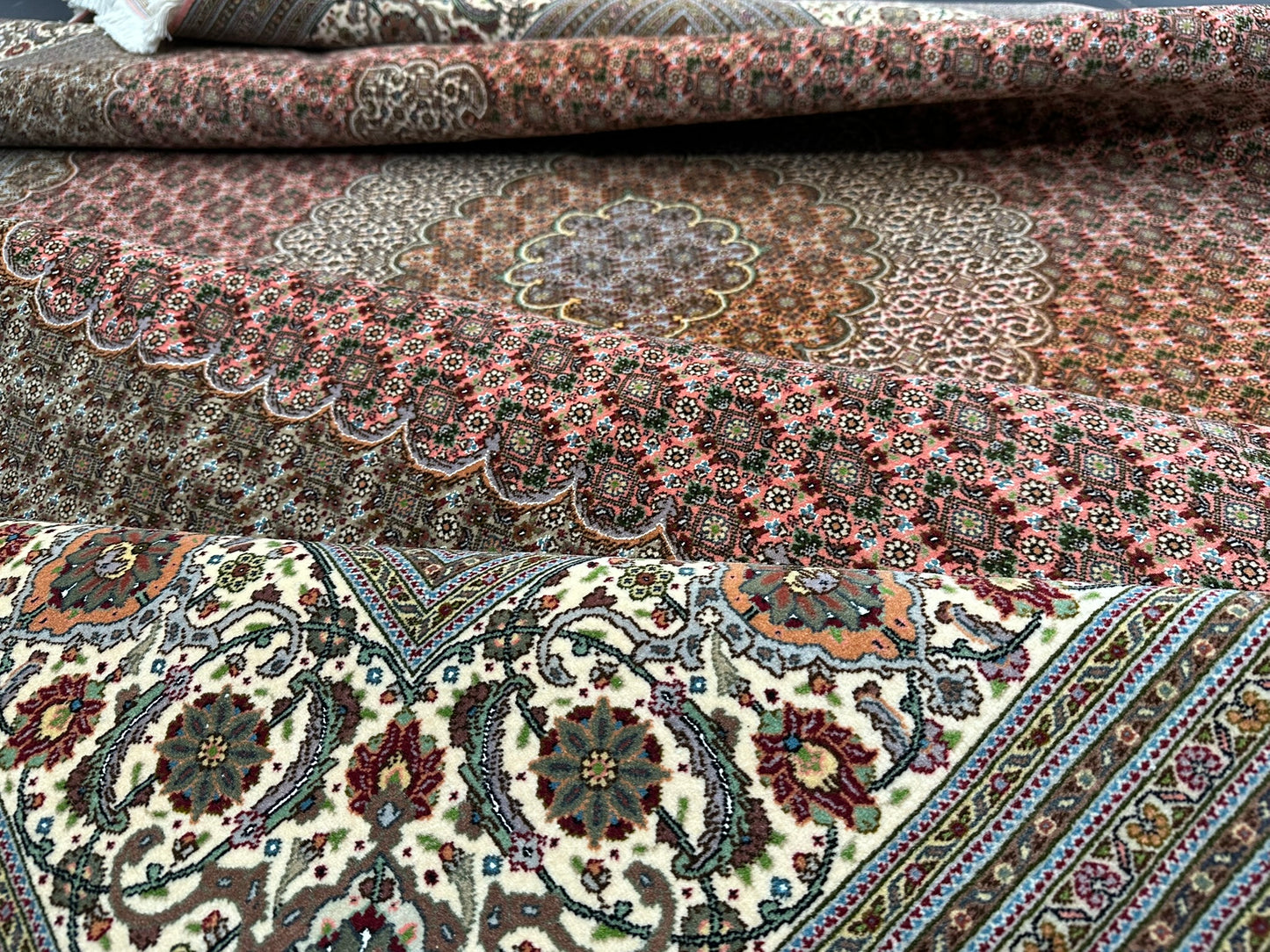 Handgeknüpfter Täbriz Mahi Teppich mit Seide 345x246 cm