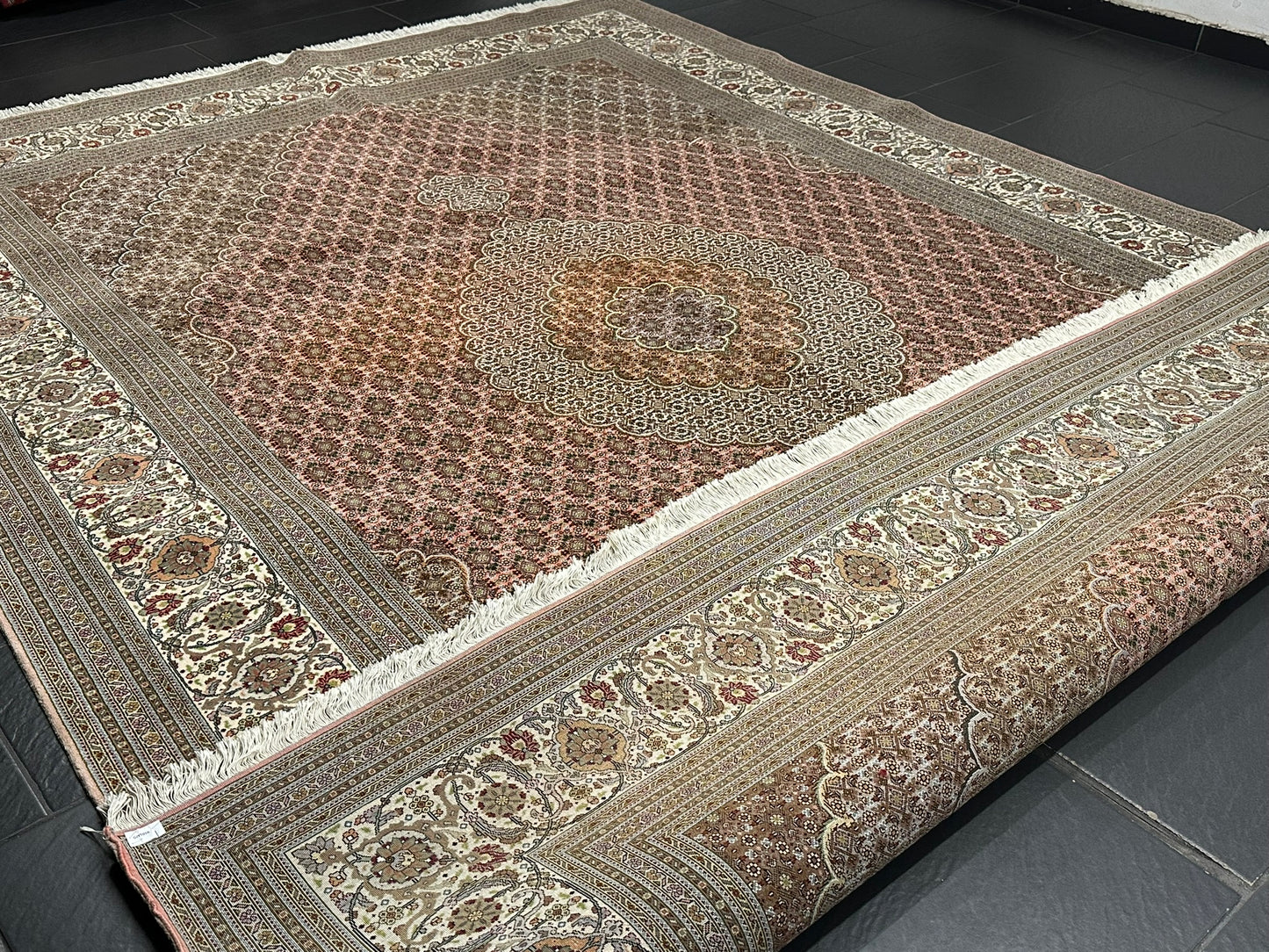 Handgeknüpfter Täbriz Mahi Teppich mit Seide 345x246 cm