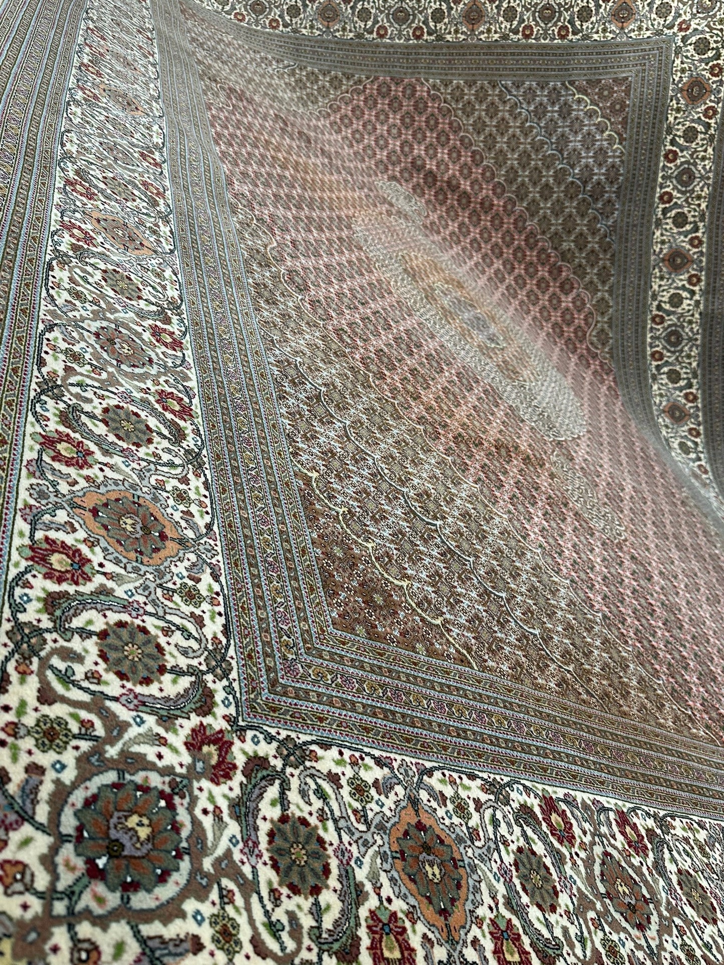 Handgeknüpfter Täbriz Mahi Teppich mit Seide 345x246 cm