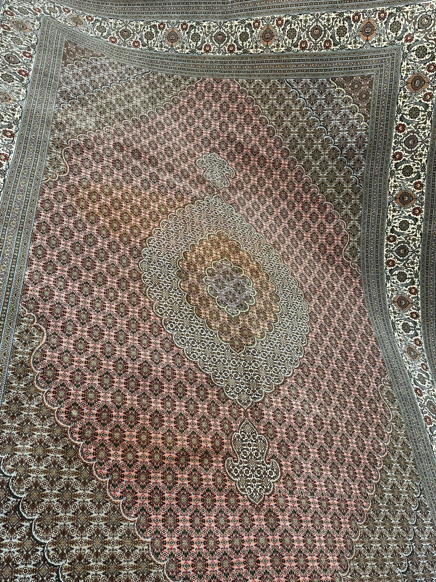 Handgeknüpfter Täbriz Mahi Teppich mit Seide 345x246 cm