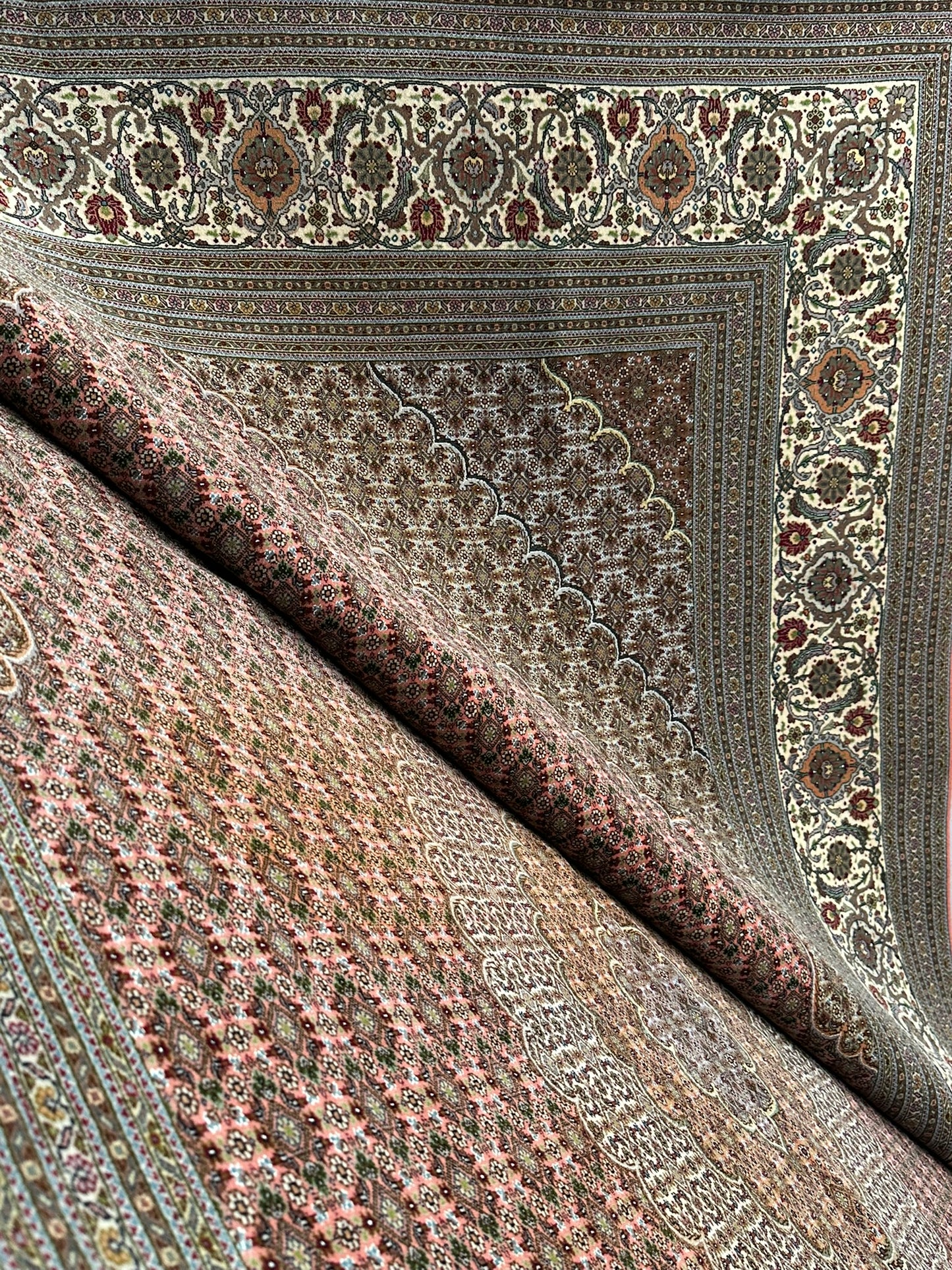 Handgeknüpfter Täbriz Mahi Teppich mit Seide 345x246 cm