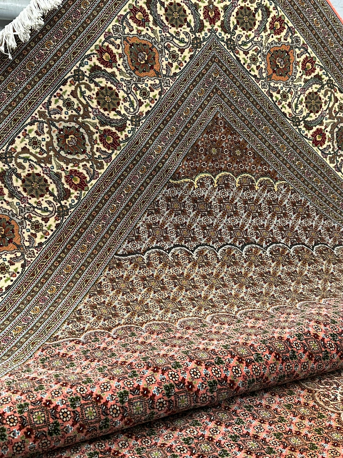 Handgeknüpfter Täbriz Mahi Teppich mit Seide 345x246 cm