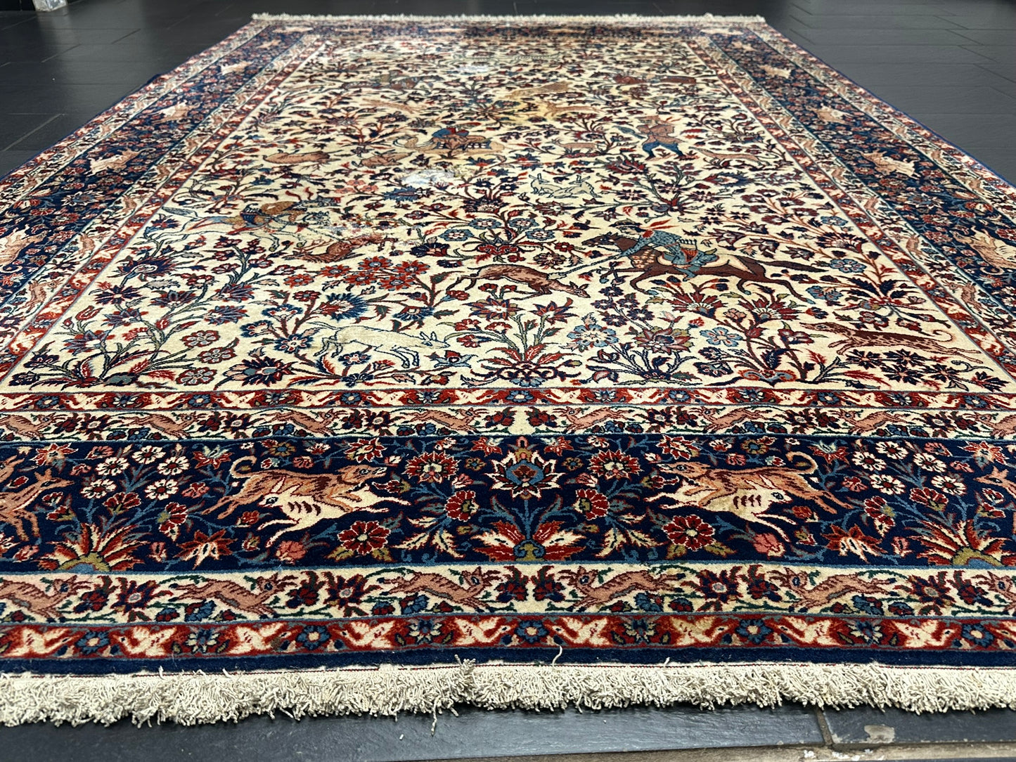 Orientteppich handgeknüpft Isfahan Korkwolle Jagdmotiv 310x200 cm