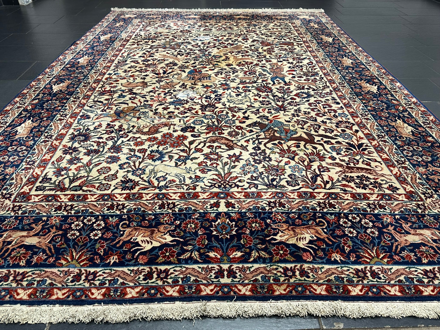 Orientteppich handgeknüpft Isfahan Korkwolle Jagdmotiv 310x200 cm